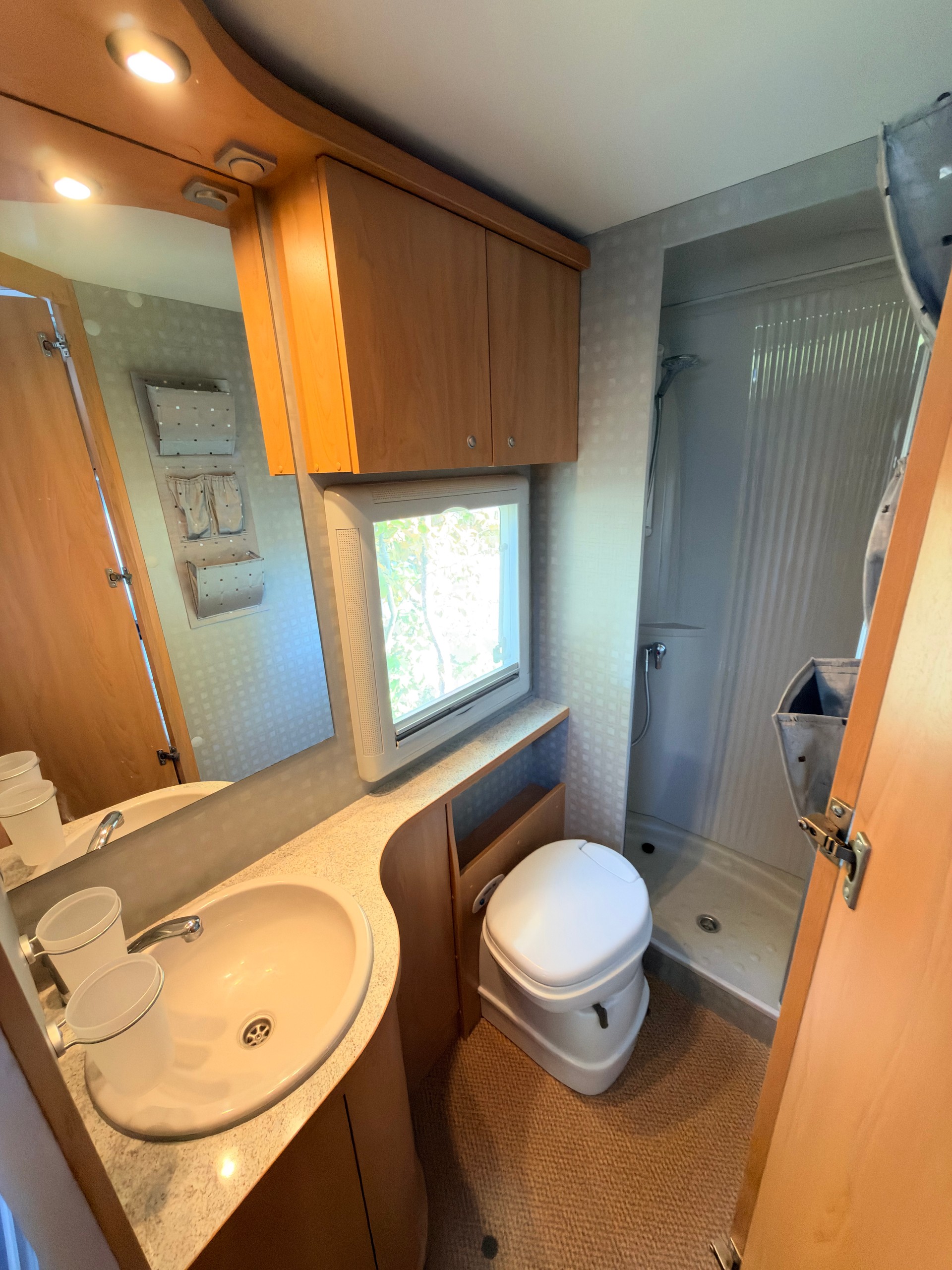 BÜRSTNER 1020 Wohnmobil-image-13