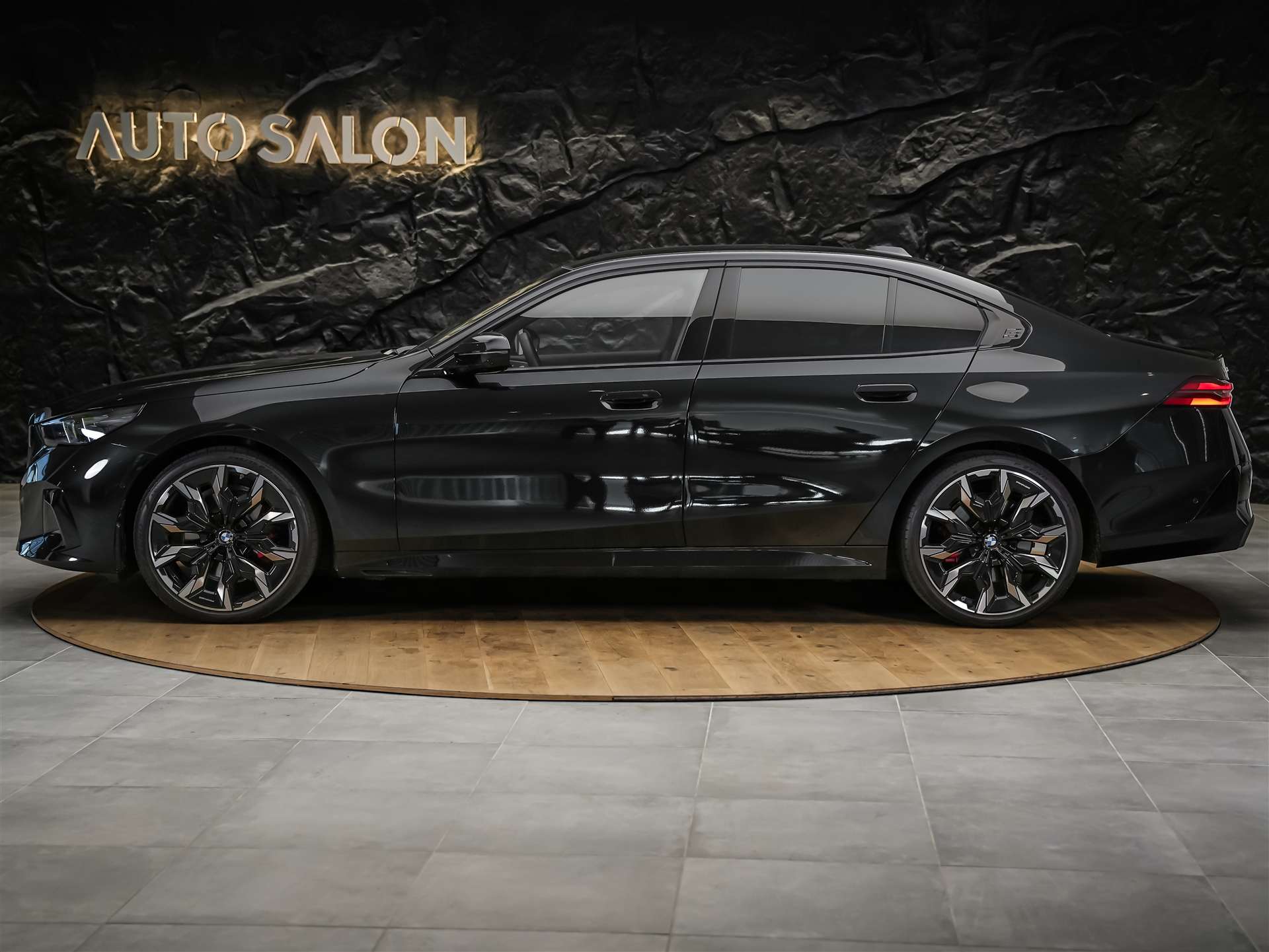 BMW 520d xDrive M Sport Pro Steptronic *Werksgarantie*Iconic Glow*Panorama*Head Up*-showroom-element-1