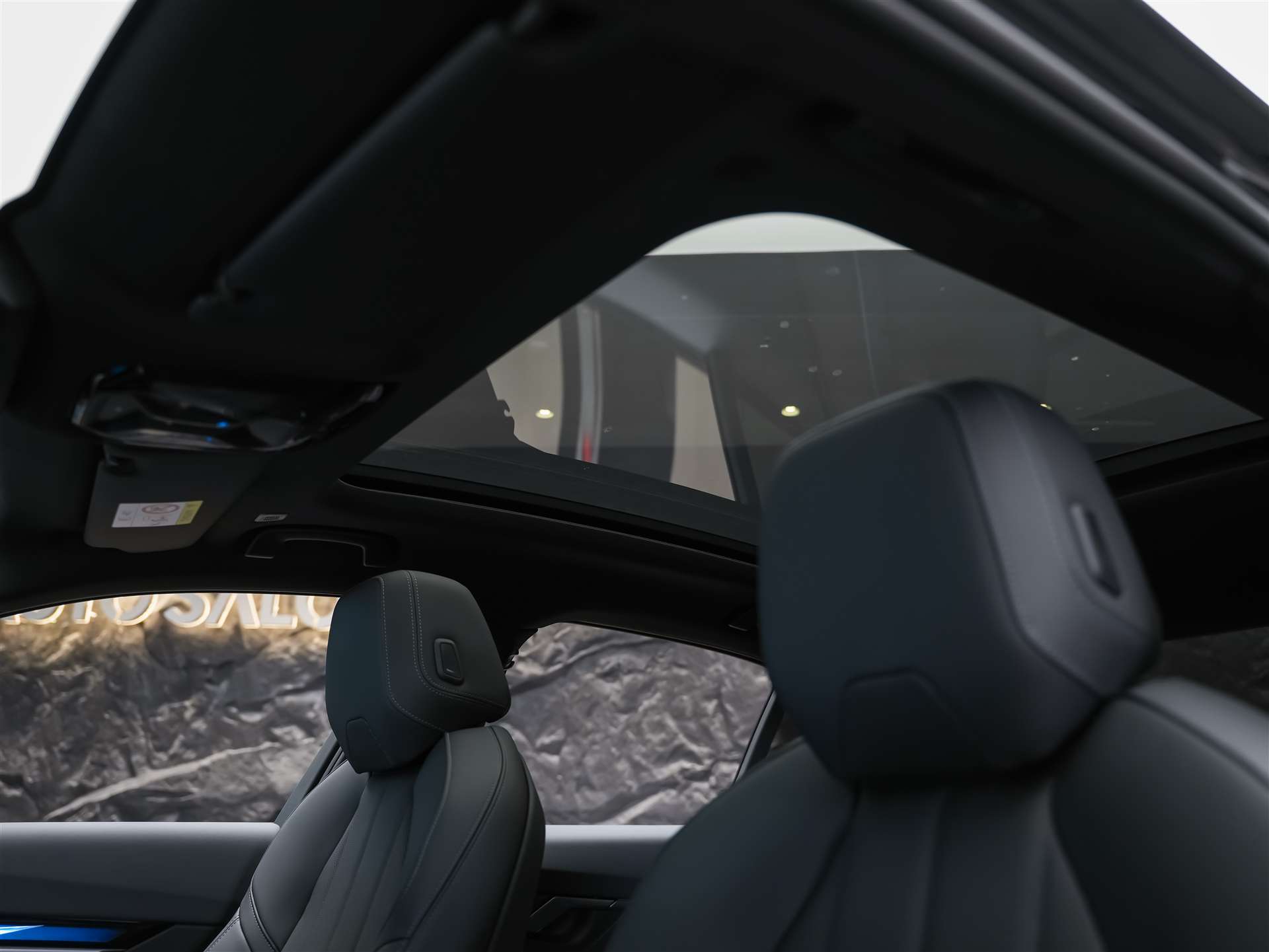 BMW 520d xDrive M Sport Pro Steptronic *Werksgarantie*Iconic Glow*Panorama*Head Up*-image-11
