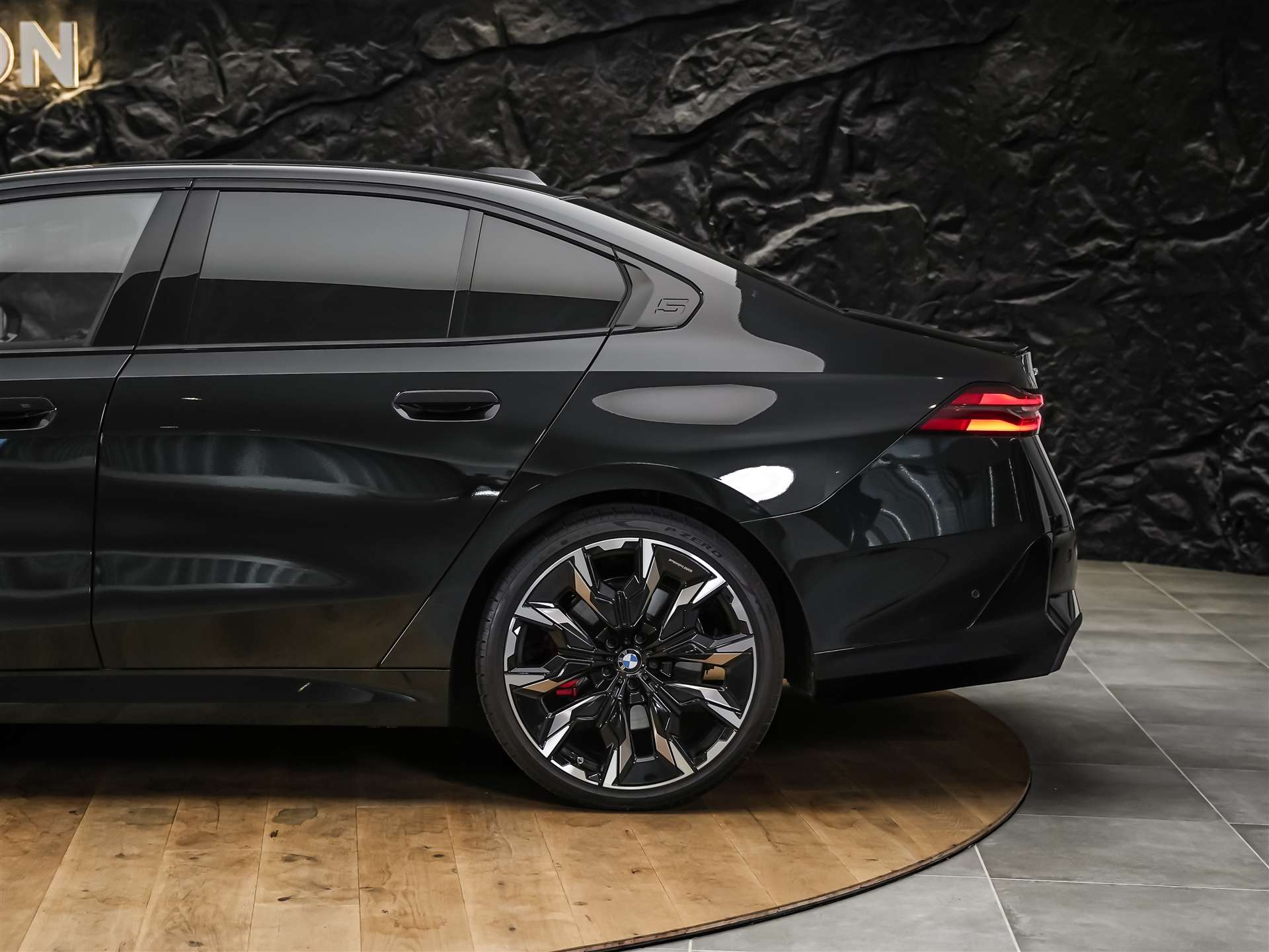 BMW 520d xDrive M Sport Pro Steptronic *Werksgarantie*Iconic Glow*Panorama*Head Up*-image-18