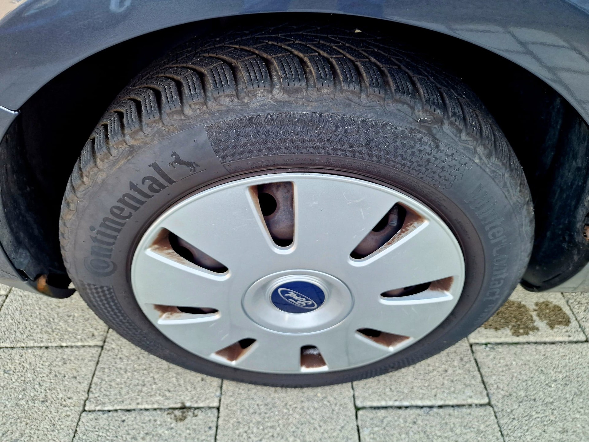 FORD Focus 2.0i Ghia-image-12