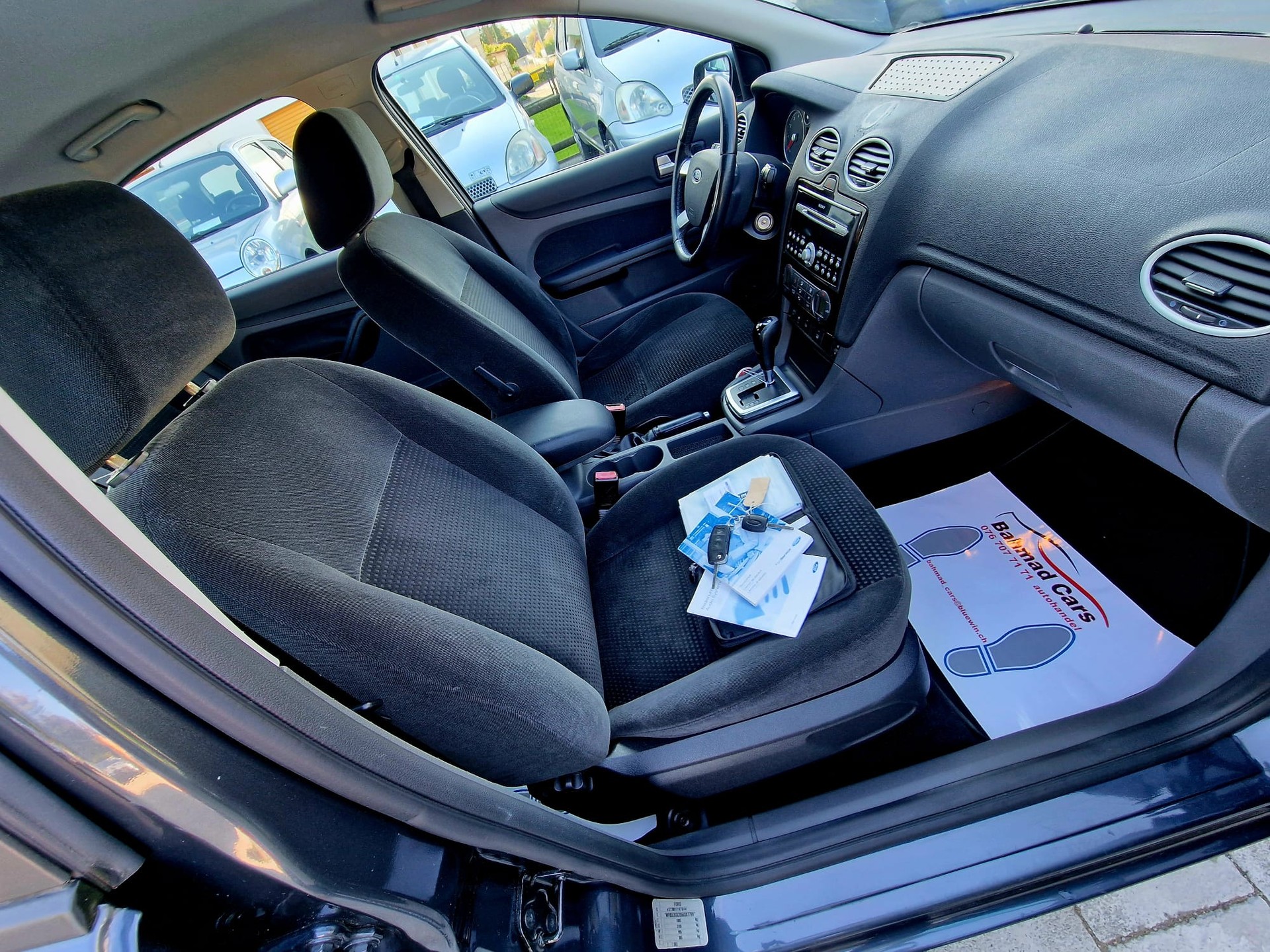 FORD Focus 2.0i Ghia-image-8