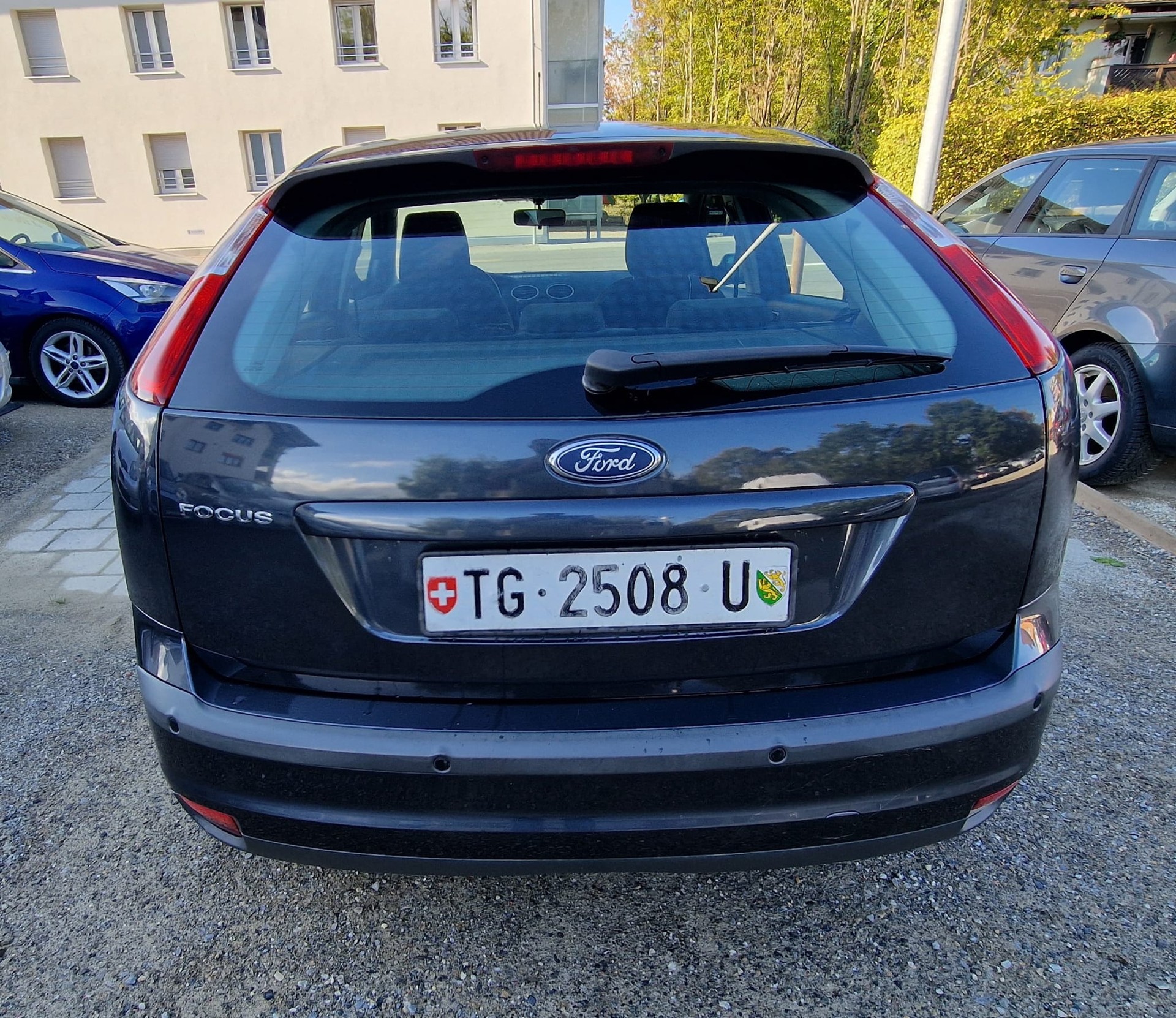 FORD Focus 2.0i Ghia-image-3