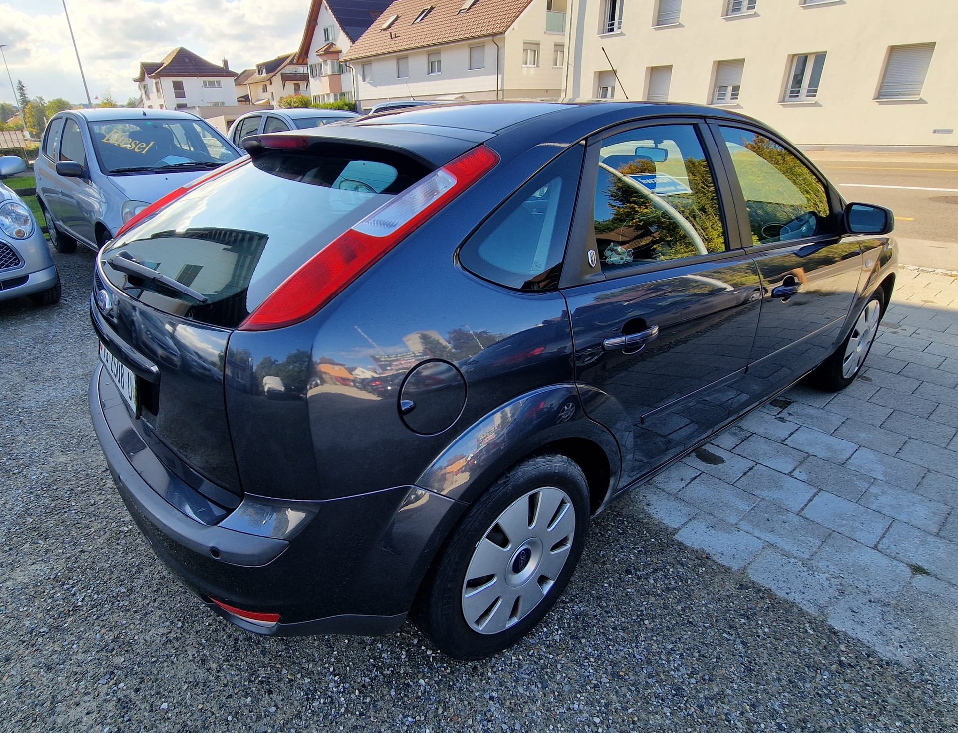 FORD Focus 2.0i Ghia-image-4