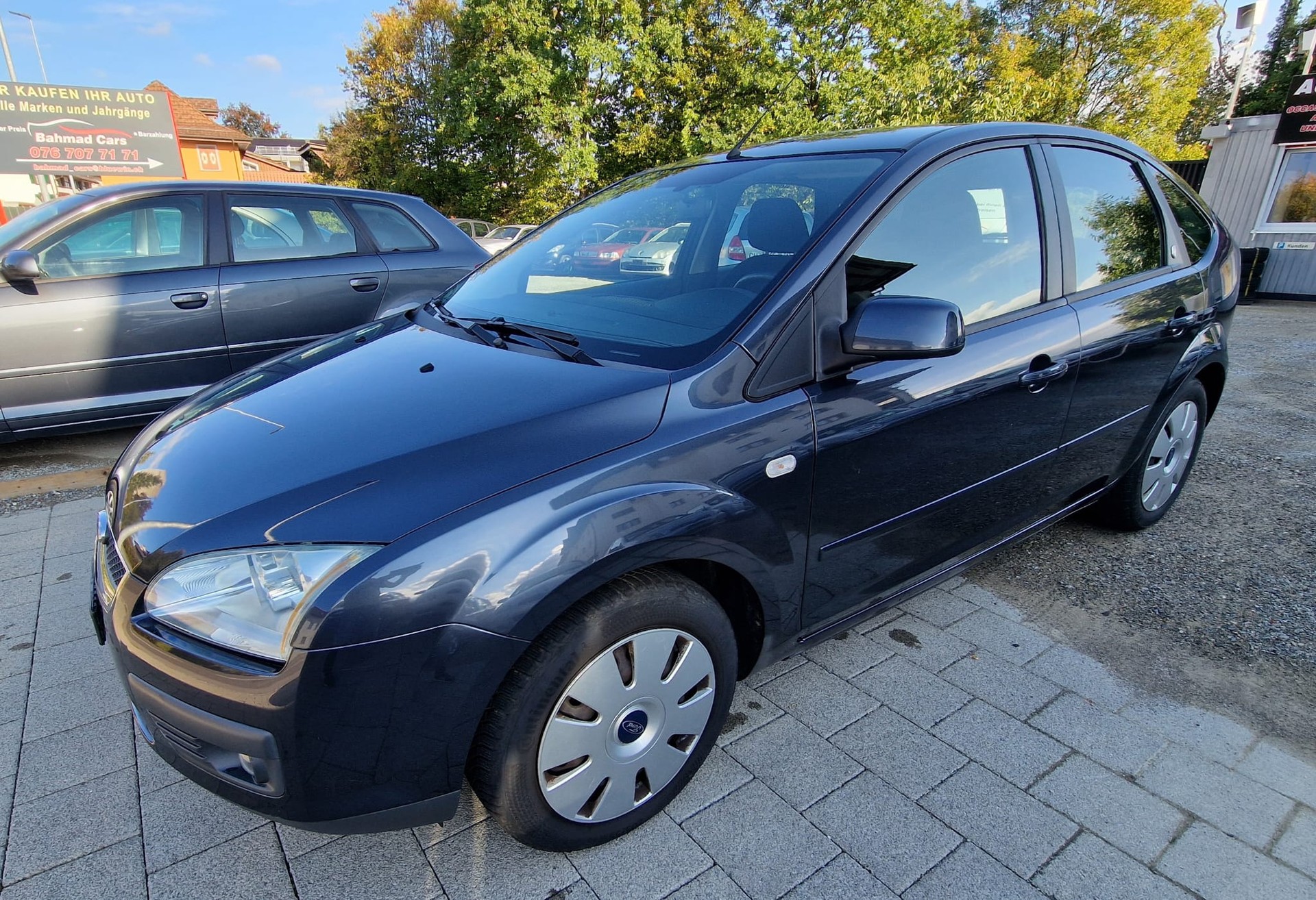 FORD Focus 2.0i Ghia-image-1