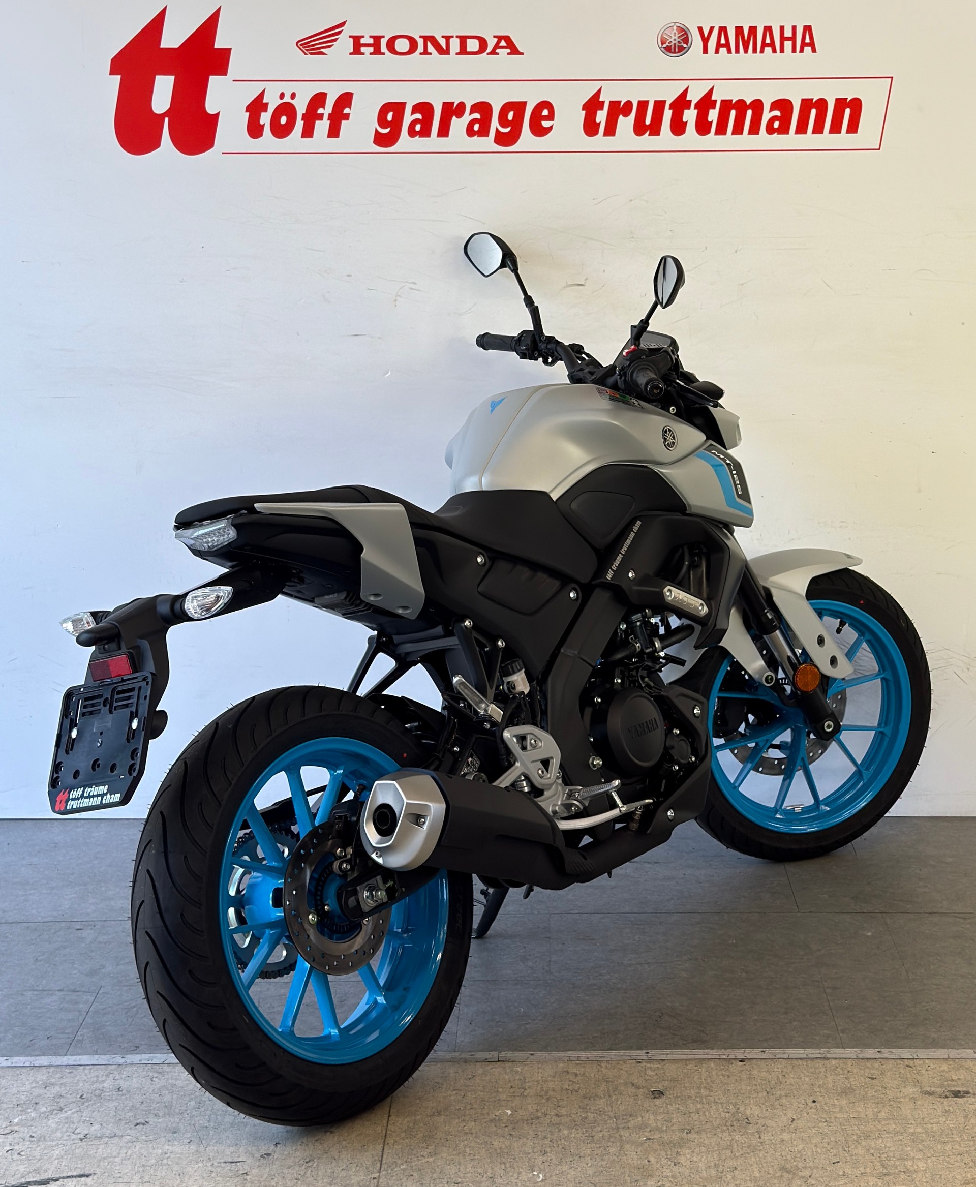 YAMAHA MT-125 ABS-showroom-element-3
