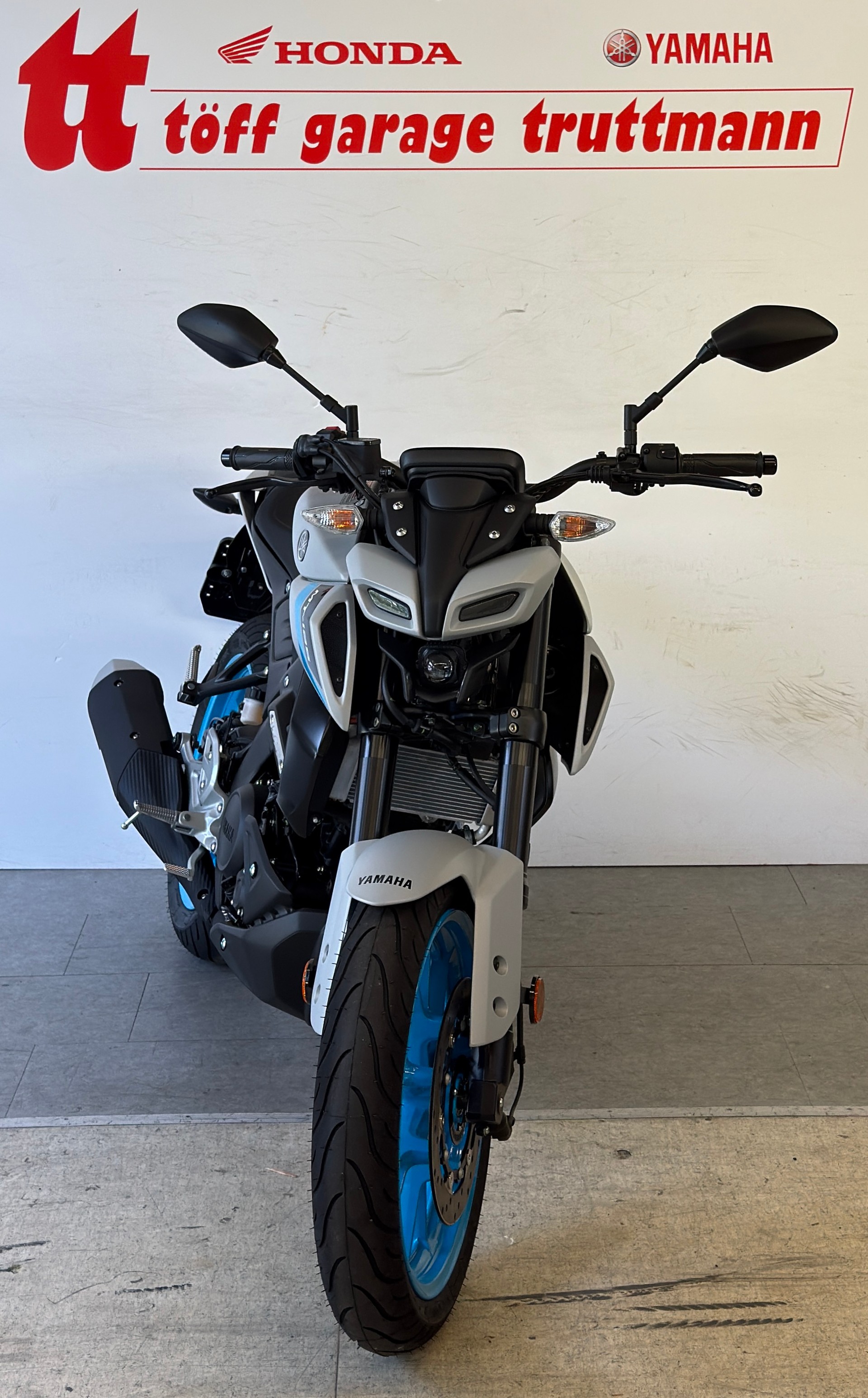YAMAHA MT-125 ABS-showroom-element-2