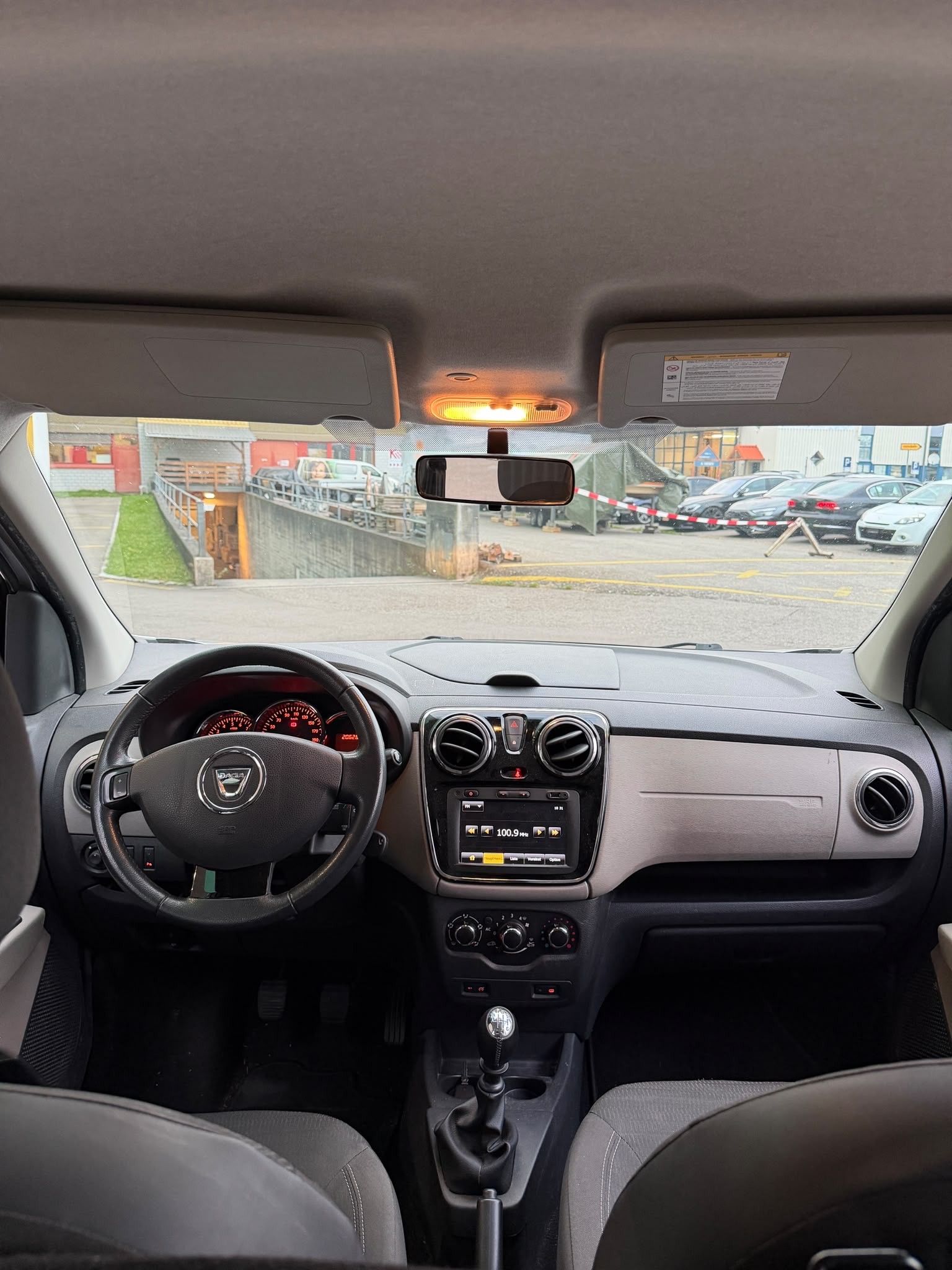 DACIA Lodgy 1.5 dCi Lauréate 7PL-image-9