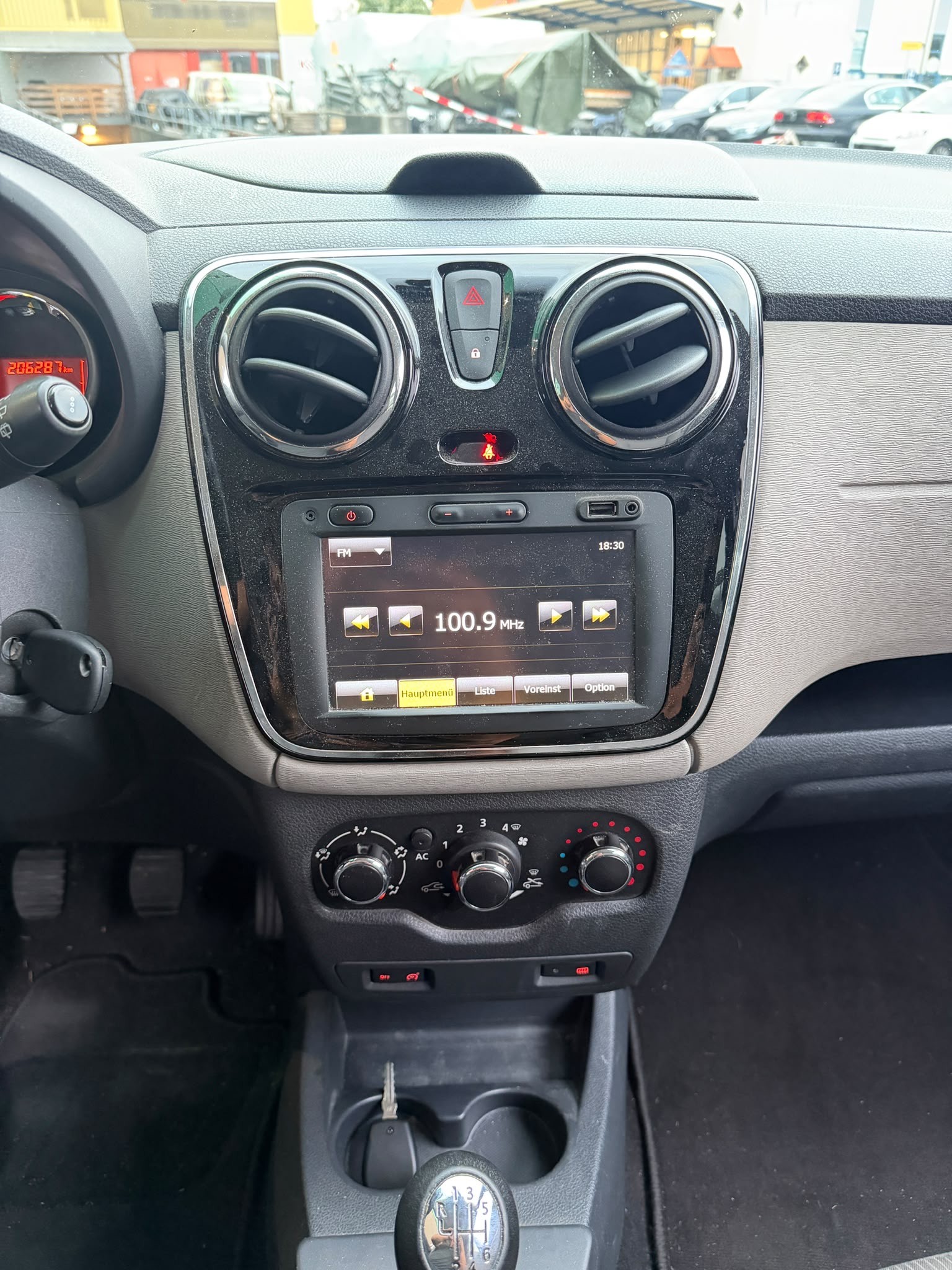 DACIA Lodgy 1.5 dCi Lauréate 7PL-image-10