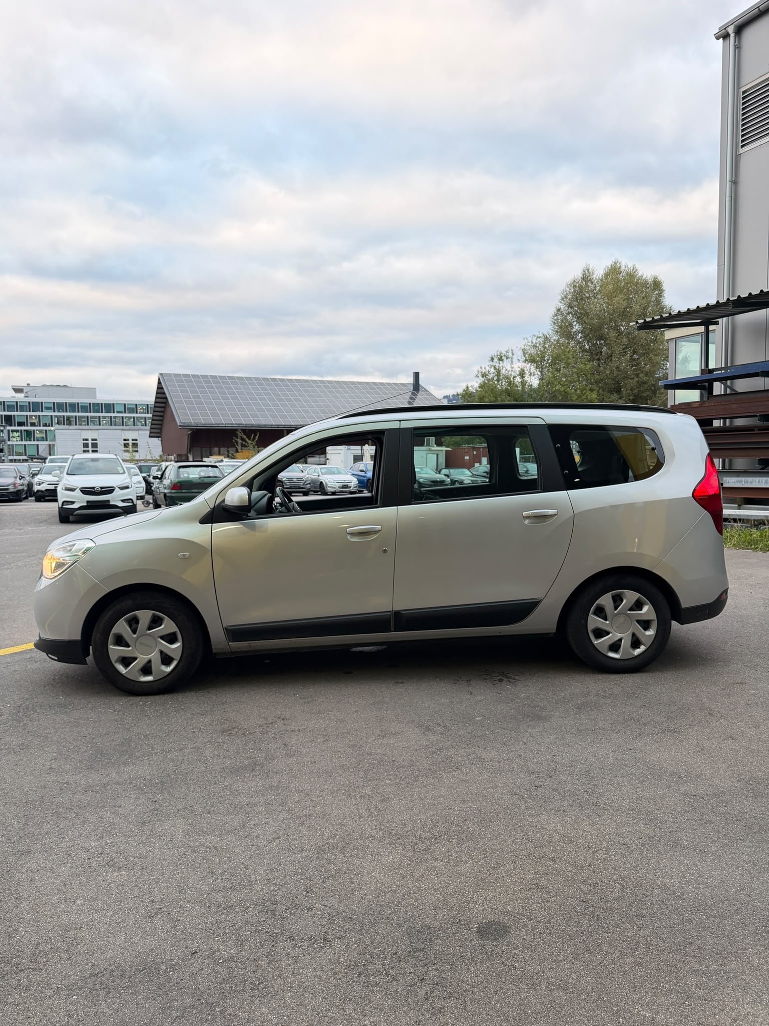 DACIA Lodgy 1.5 dCi Lauréate 7PL-image-3