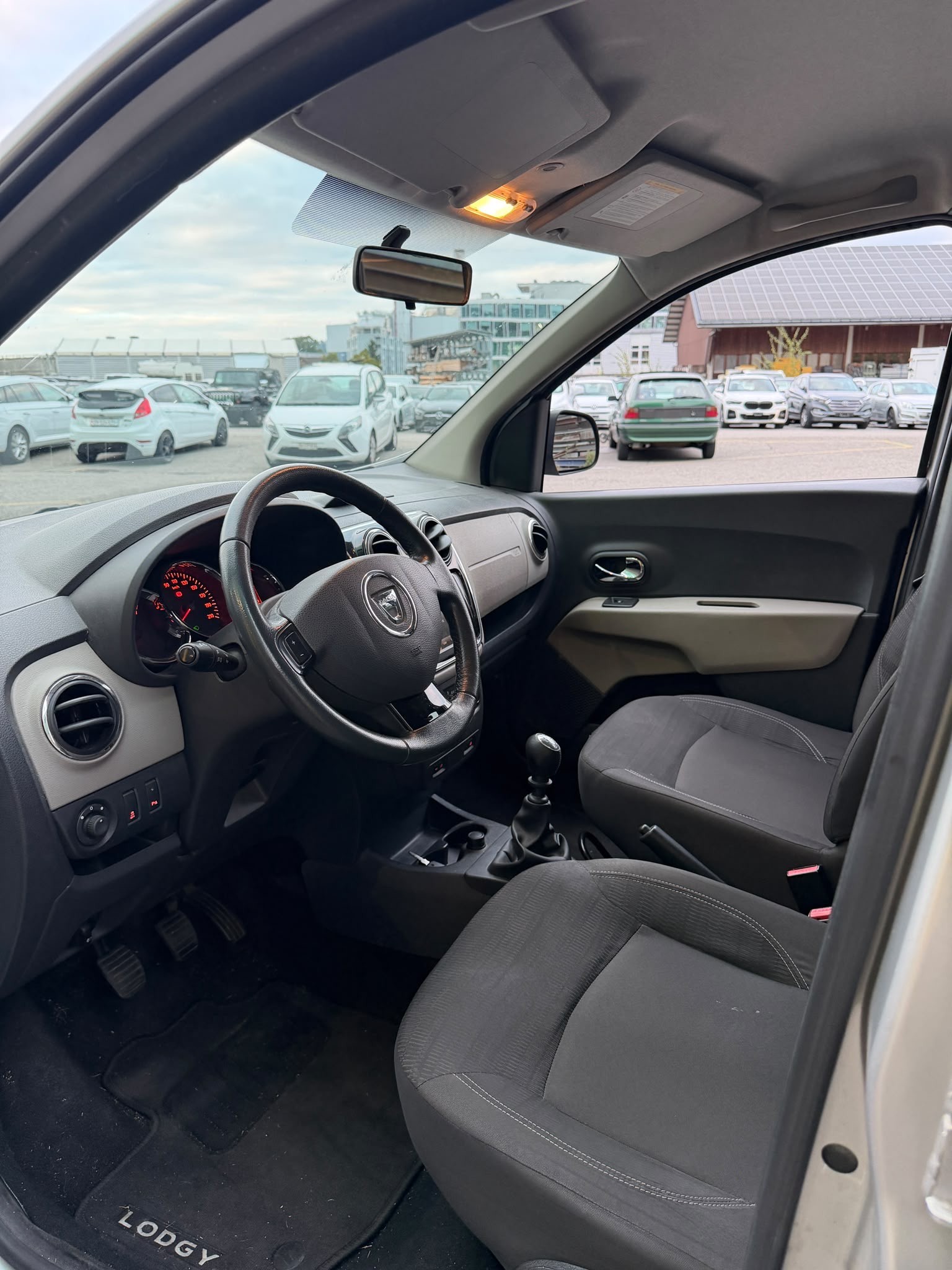 DACIA Lodgy 1.5 dCi Lauréate 7PL-image-15