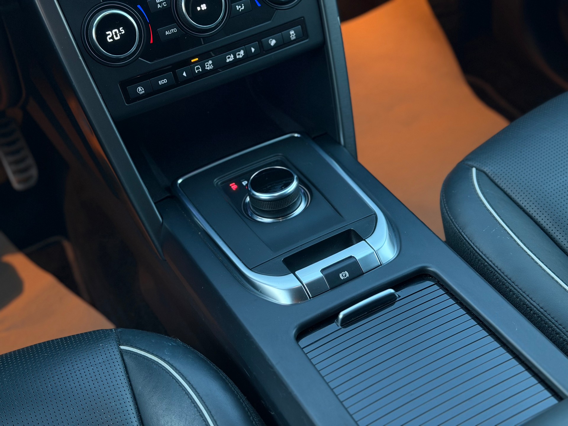 LAND ROVER Discovery Sport 2.0 Si4 HSE AT9-image-17