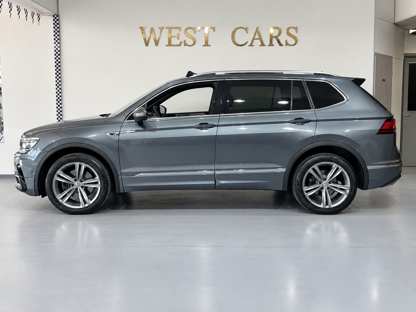 VW Tiguan Allspace 2.0TSI R-Line 4Motion DSG-image-1