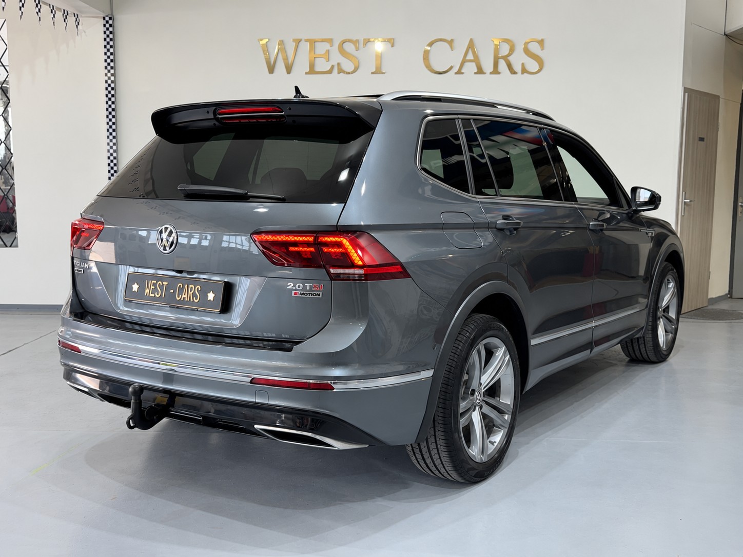 VW Tiguan Allspace 2.0TSI R-Line 4Motion DSG-image-3