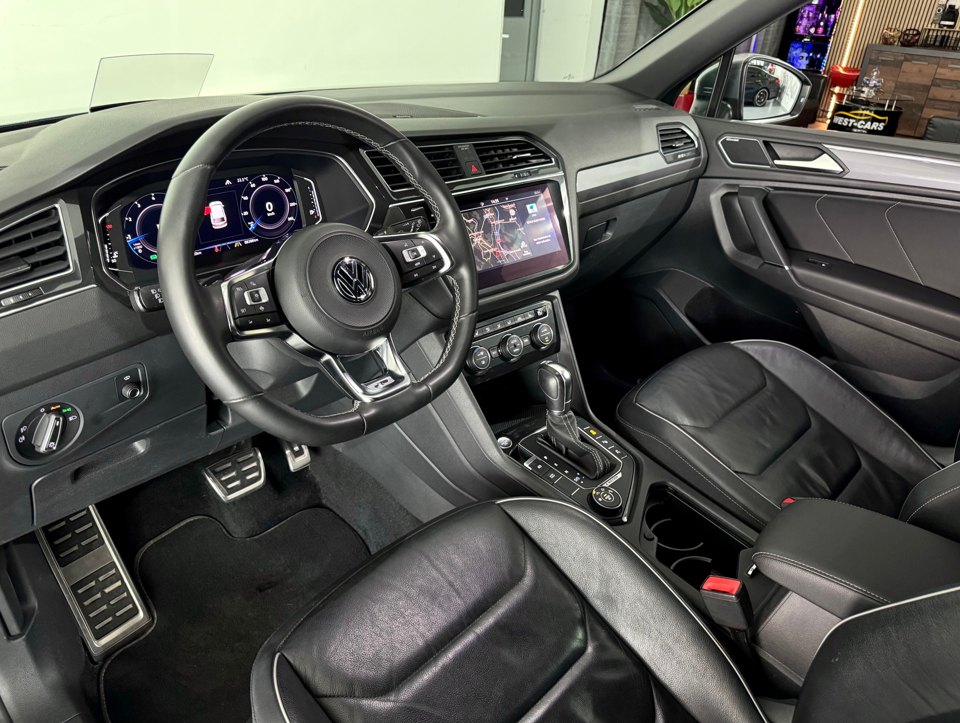 VW Tiguan Allspace 2.0TSI R-Line 4Motion DSG-image-5