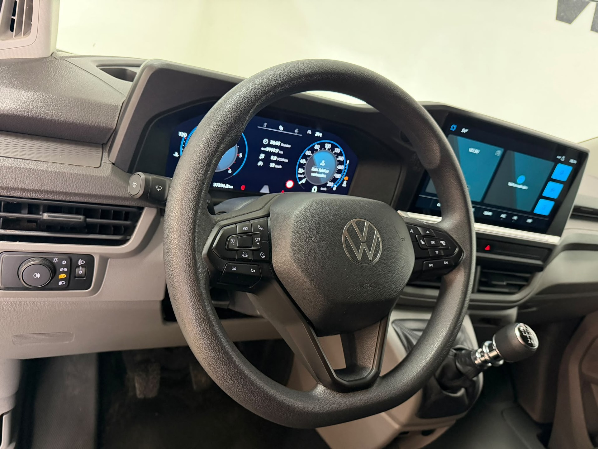 VW Transporter 2.0 TDI Lang-image-6