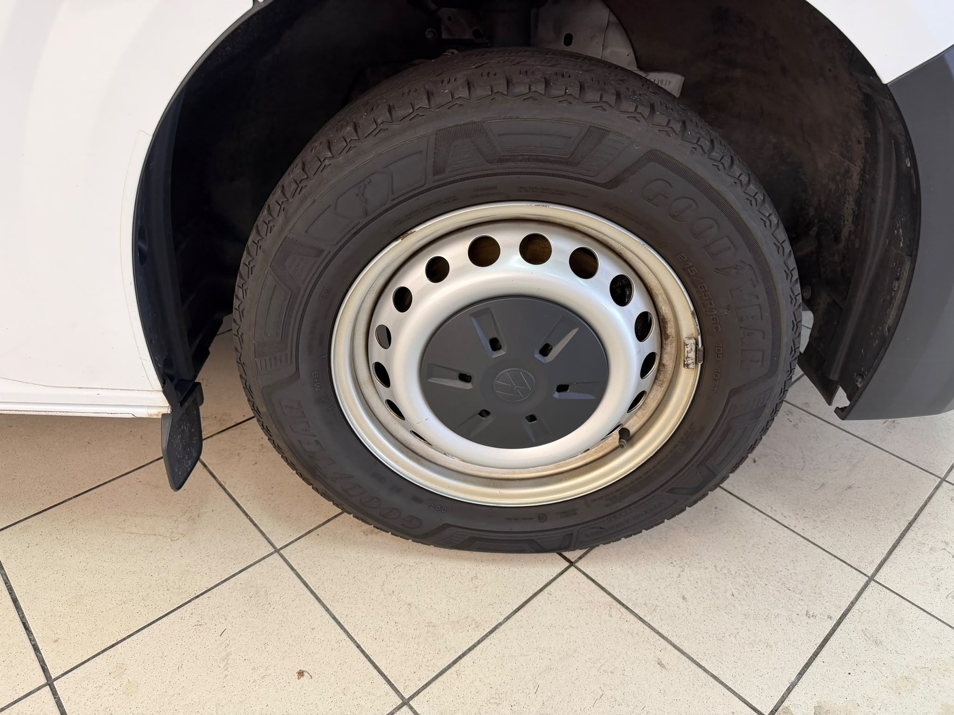 VW Transporter 2.0 TDI Lang-image-4