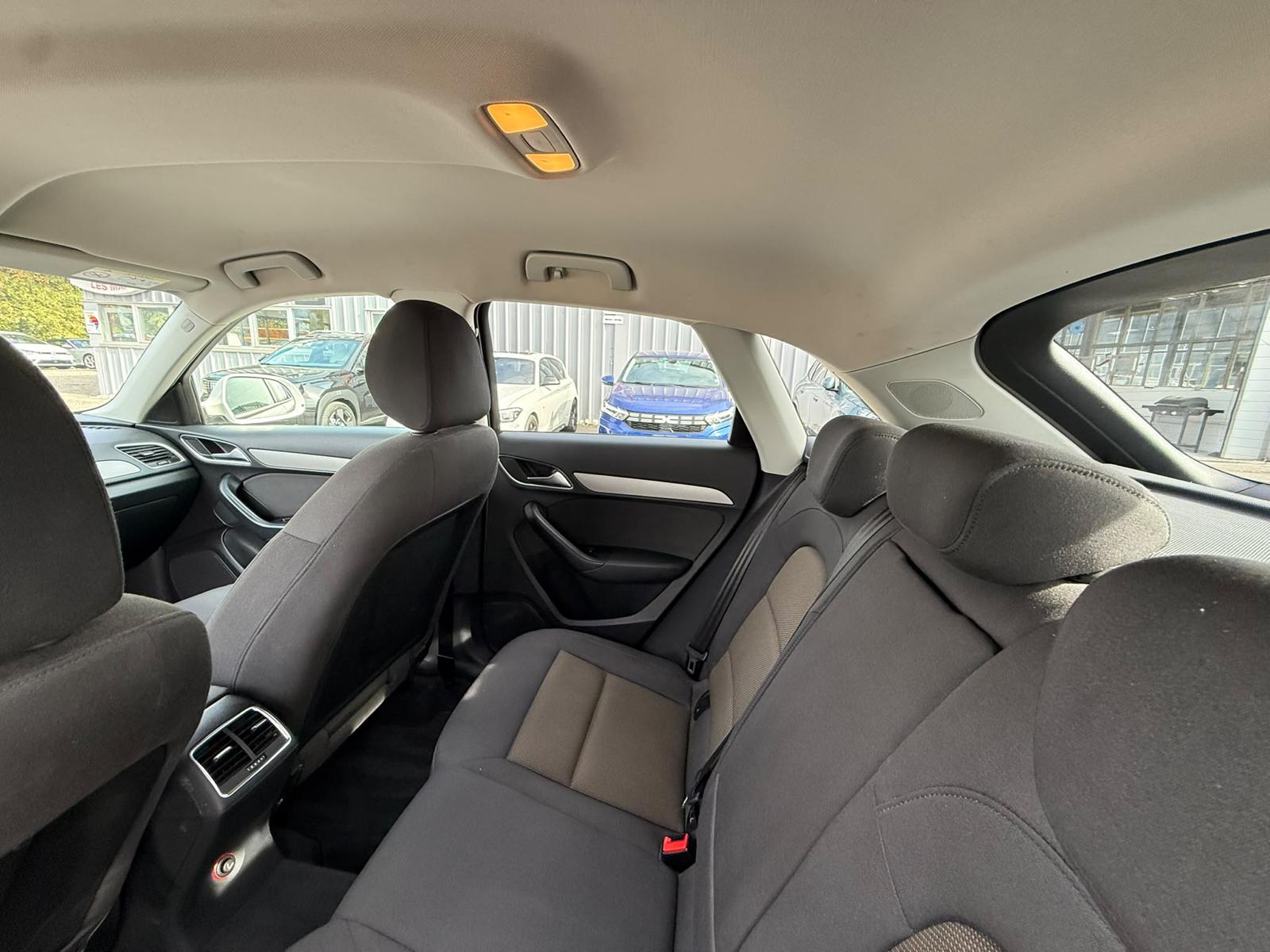 AUDI Q3 1.4 TFSI Start S-tronic-image-9