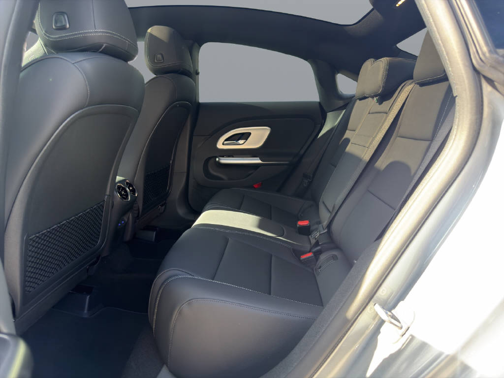 MERCEDES-BENZ CLA 220 AMG Line 4matic-image-12