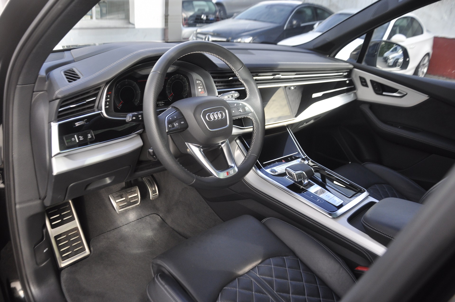 AUDI Q7 50 TDI quattro S Line tiptronic I 7 Plätze I Anhängerkupplung I Standheizung-image-5