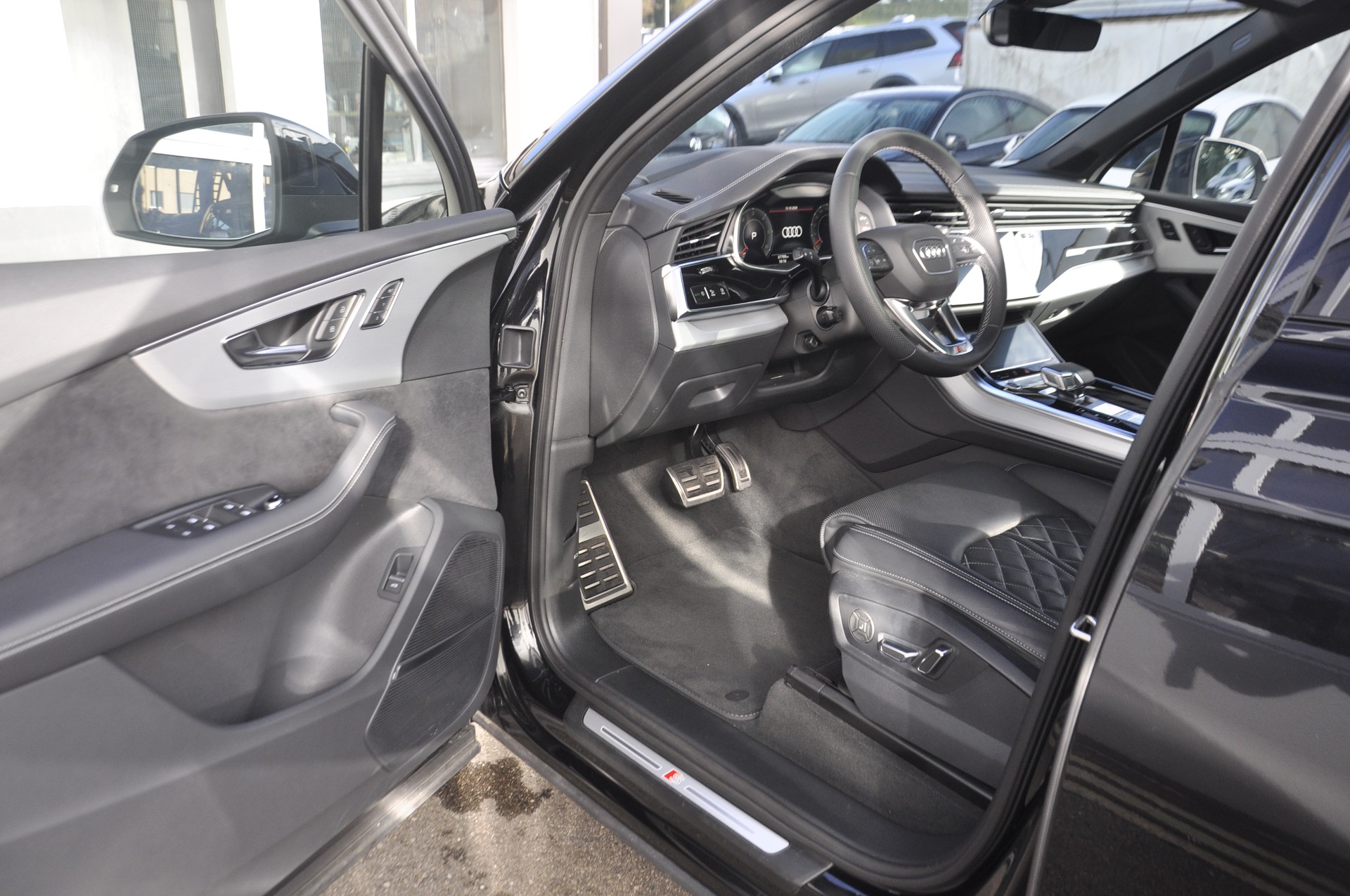 AUDI Q7 50 TDI quattro S Line tiptronic I 7 Plätze I Anhängerkupplung I Standheizung-image-3