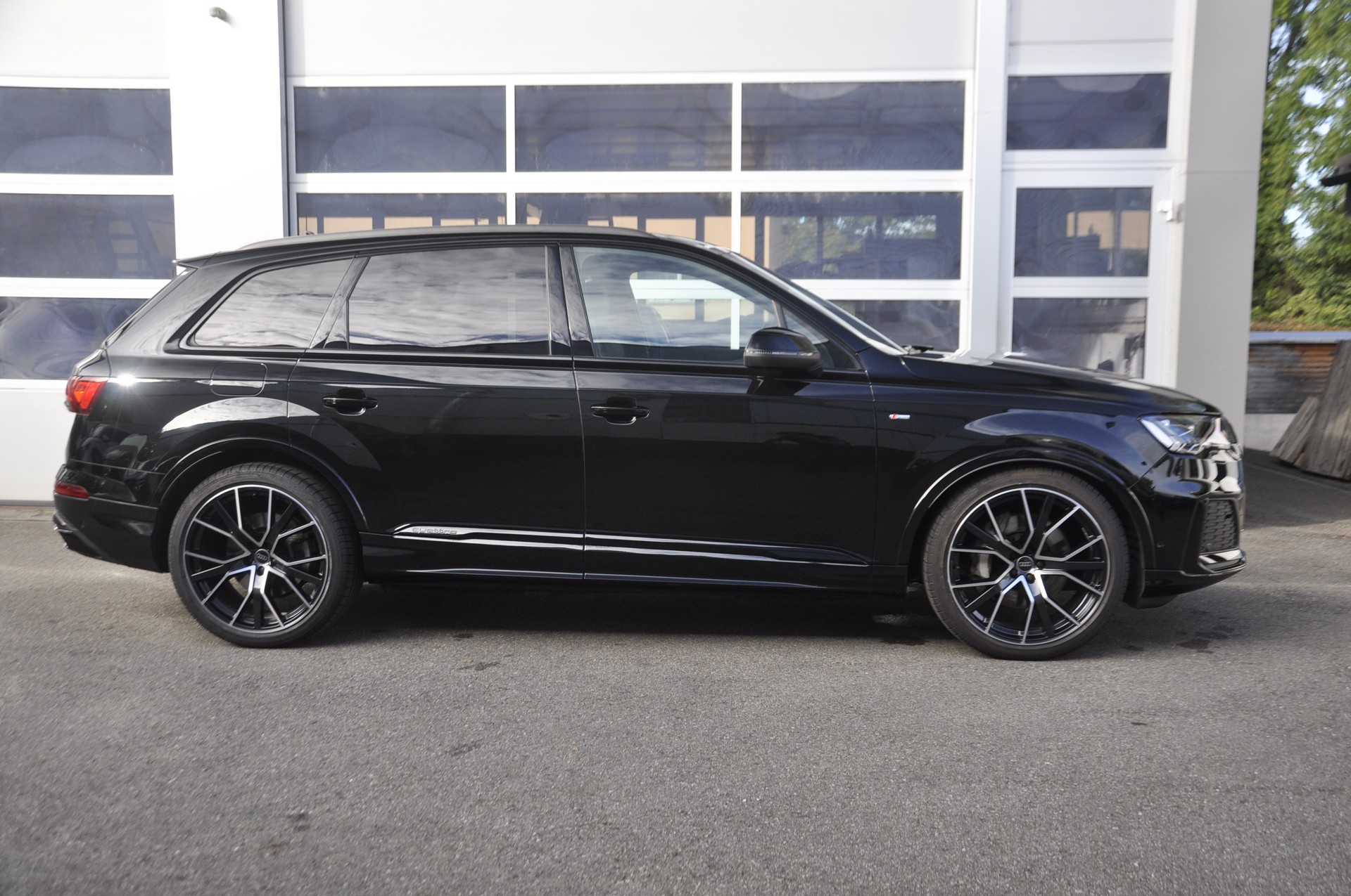 AUDI Q7 50 TDI quattro S Line tiptronic I 7 Plätze I Anhängerkupplung I Standheizung-image-1