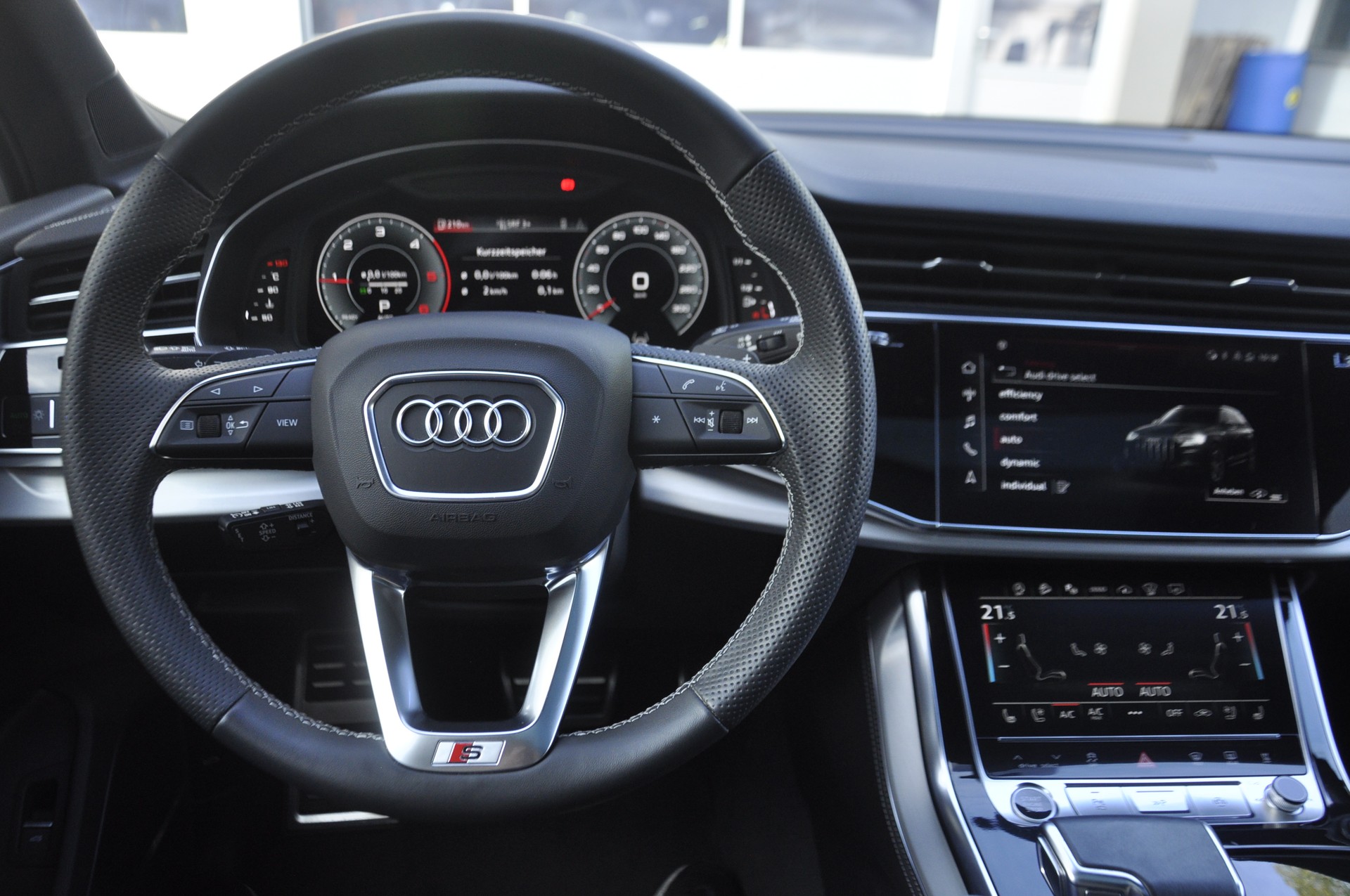 AUDI Q7 50 TDI quattro S Line tiptronic I 7 Plätze I Anhängerkupplung I Standheizung-image-9