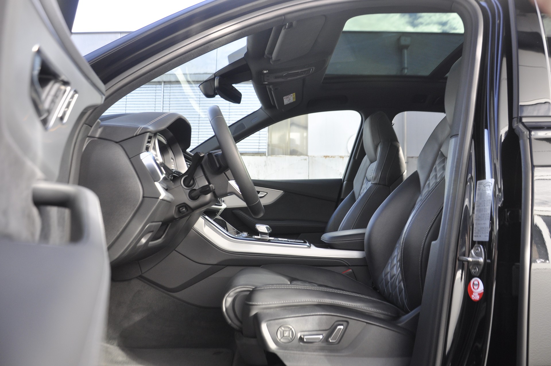 AUDI Q7 50 TDI quattro S Line tiptronic I 7 Plätze I Anhängerkupplung I Standheizung-image-4