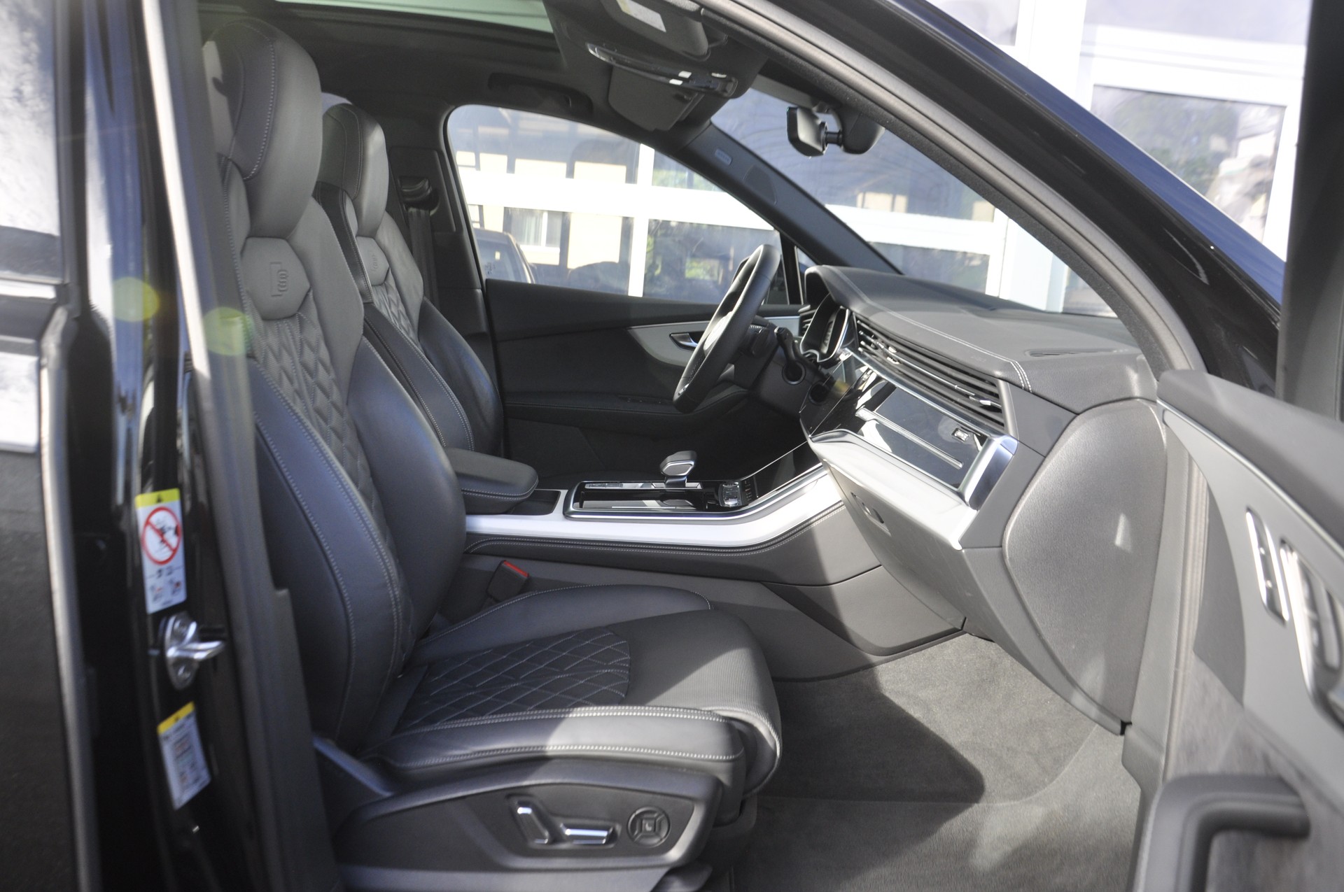 AUDI Q7 50 TDI quattro S Line tiptronic I 7 Plätze I Anhängerkupplung I Standheizung-image-7