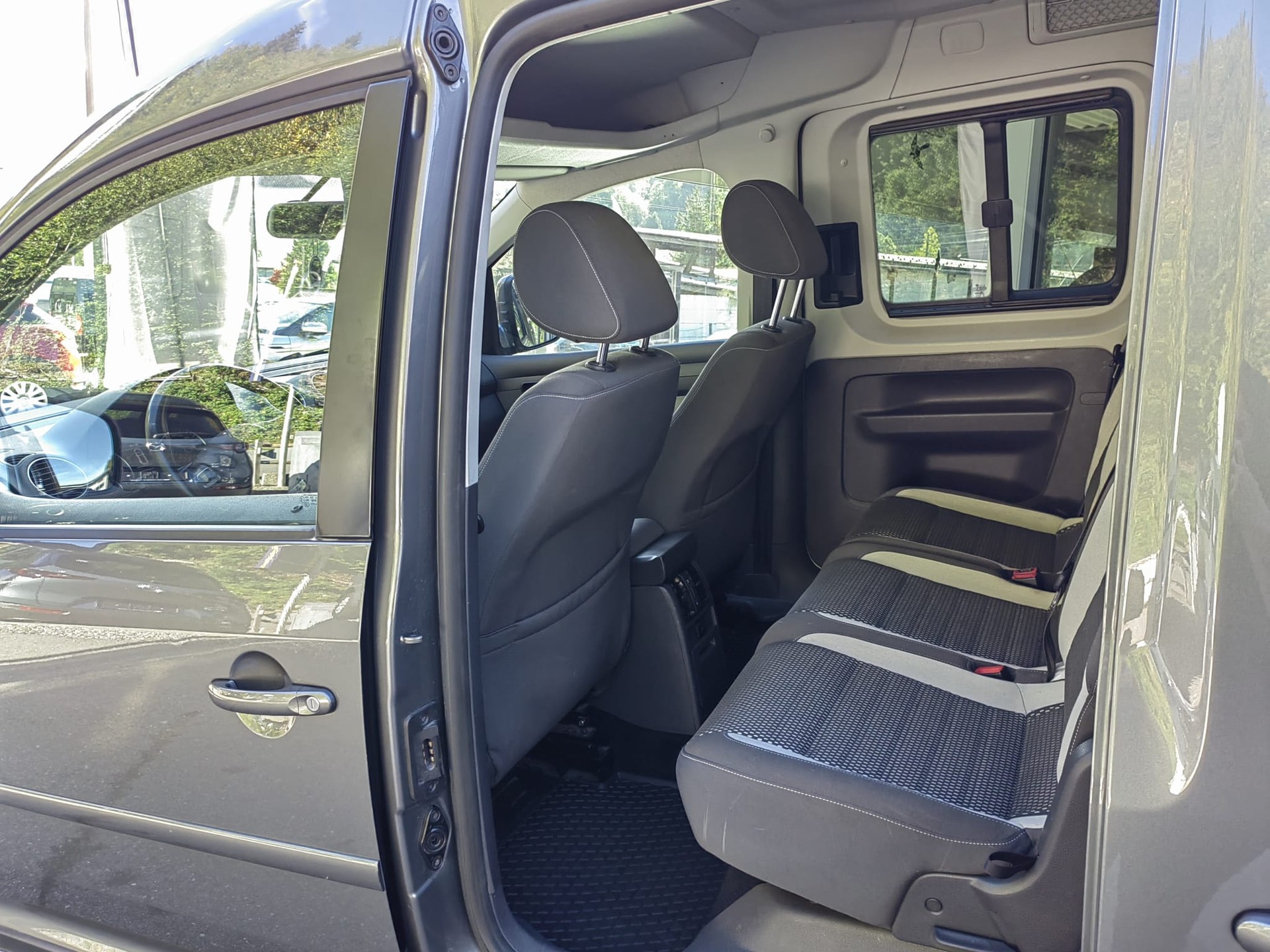 VW CrossCaddy 2.0 TDI 140 DSG 4motion-image-3