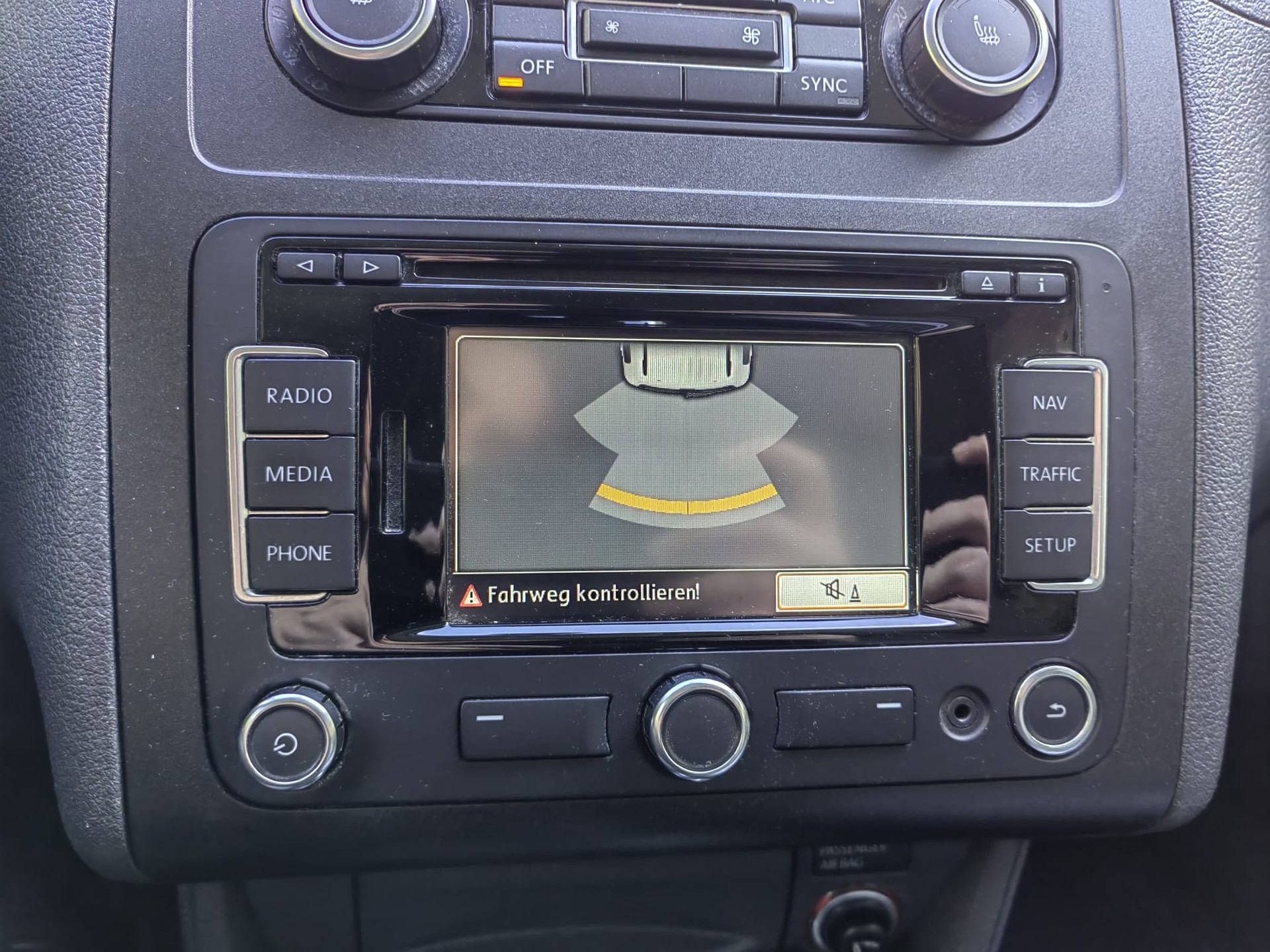 VW CrossCaddy 2.0 TDI 140 DSG 4motion-image-9