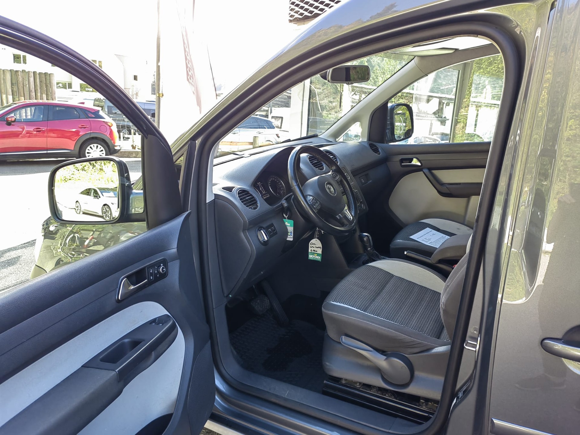 VW CrossCaddy 2.0 TDI 140 DSG 4motion-image-1