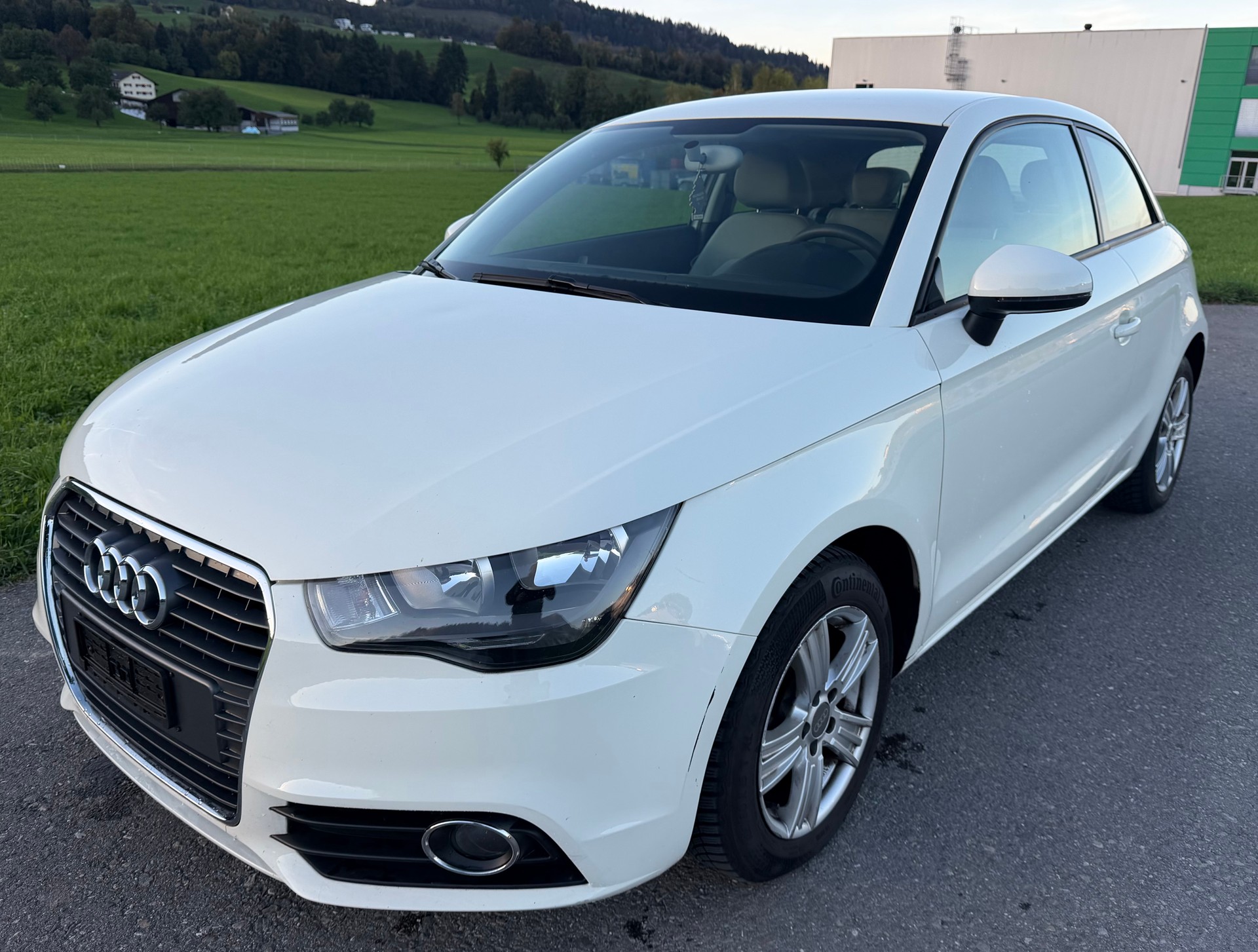 AUDI A1 1.2 TFSI Attraction-image-0