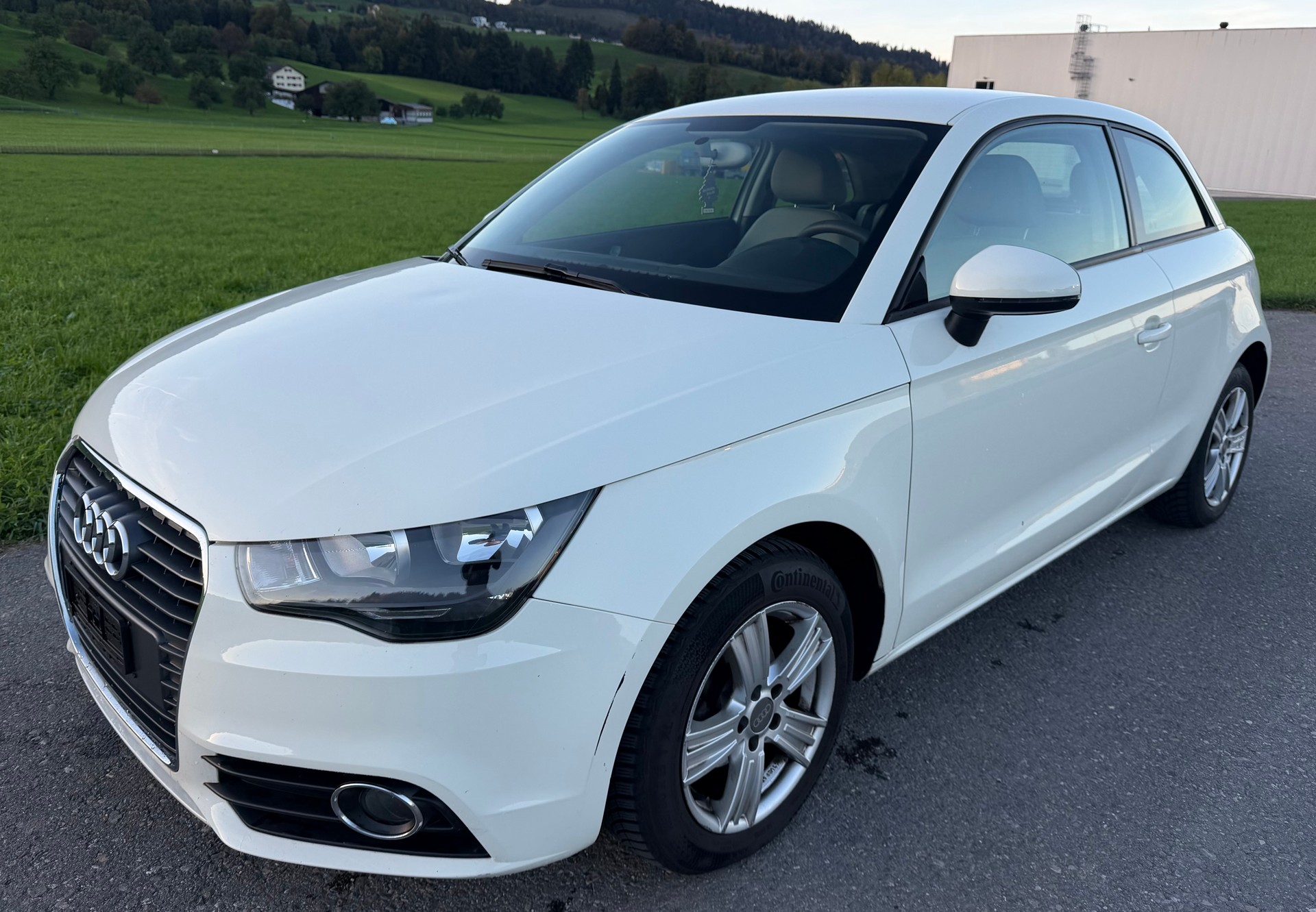 AUDI A1 1.2 TFSI Attraction-image-1