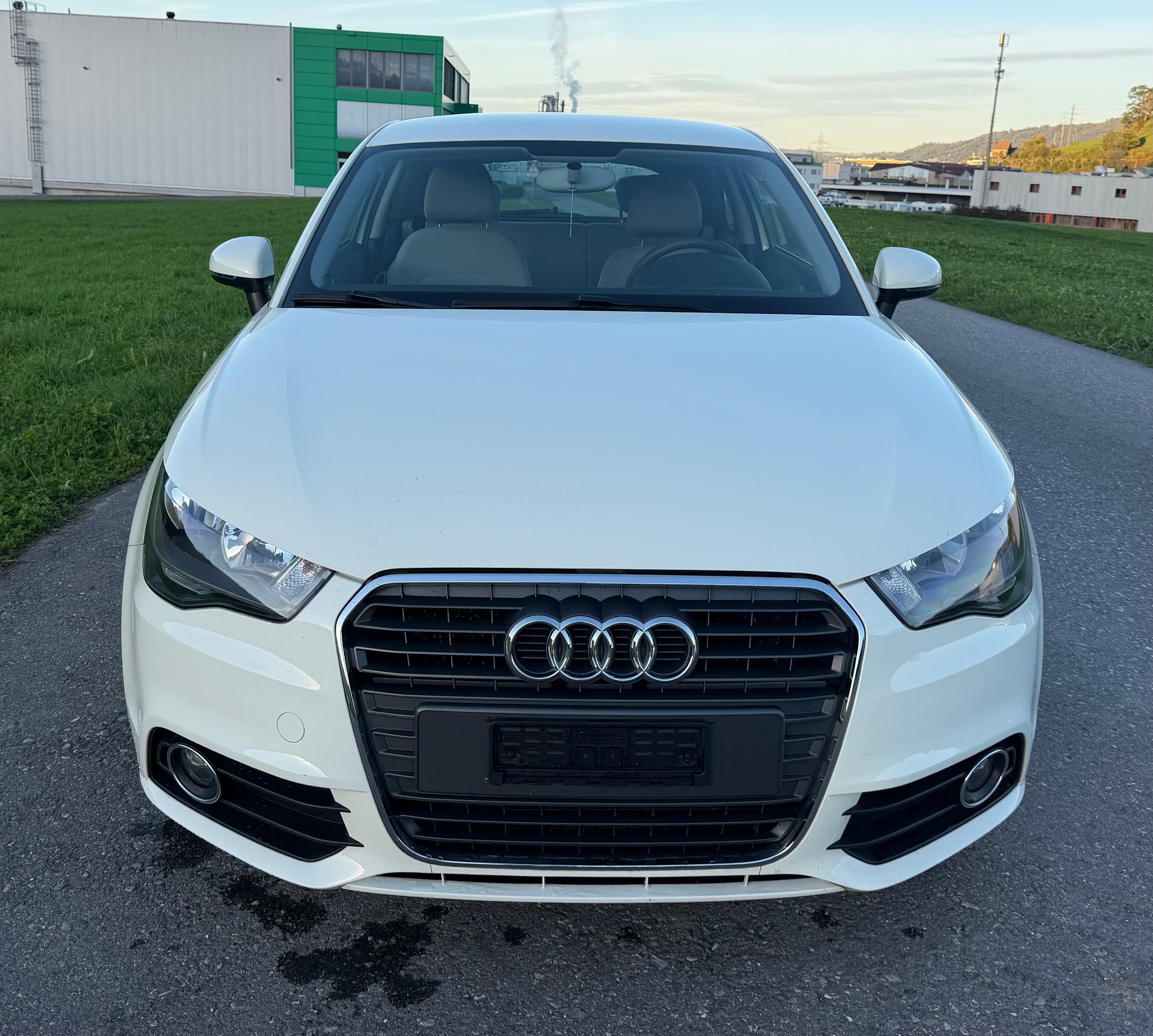 AUDI A1 1.2 TFSI Attraction-image-2