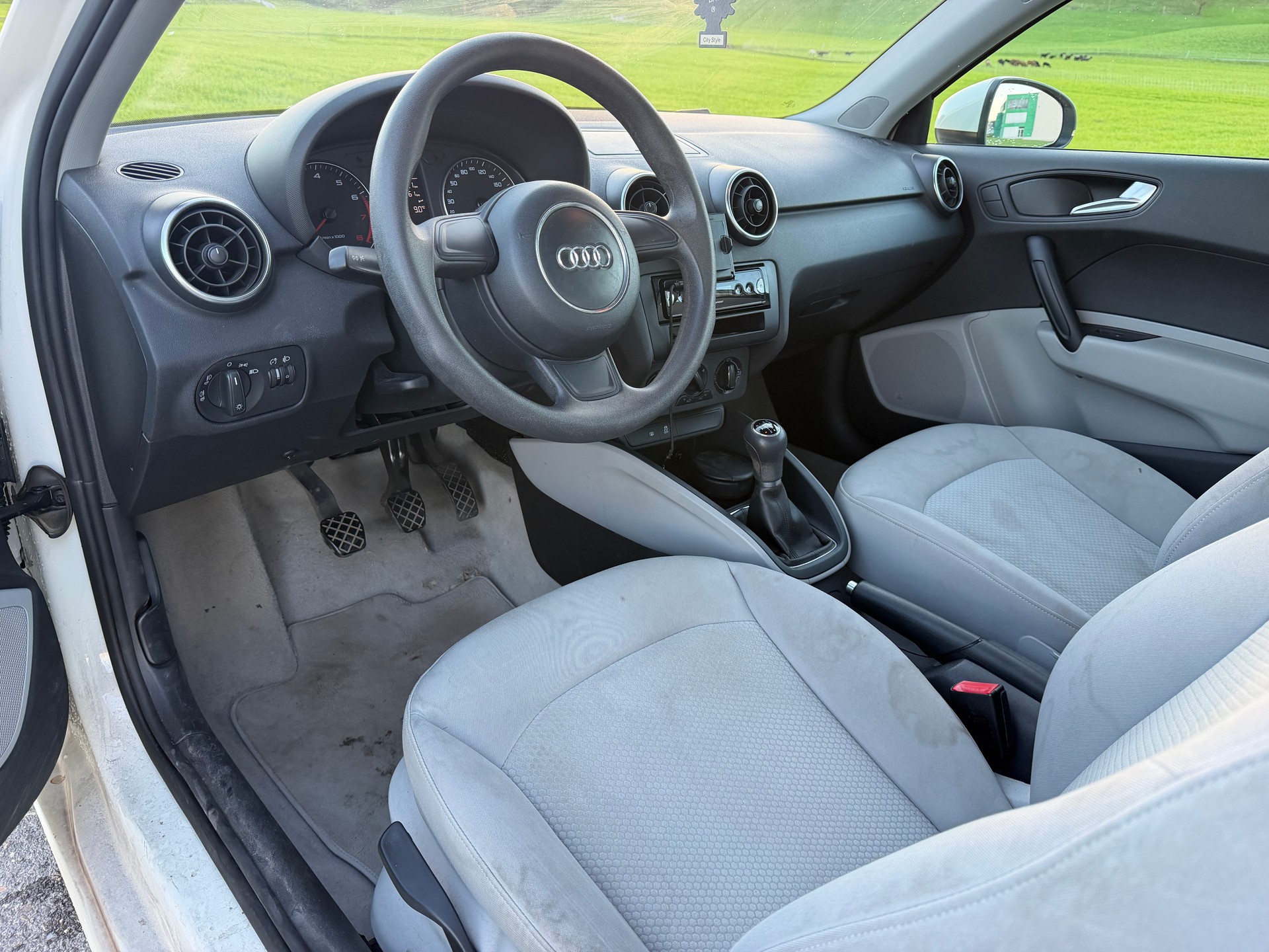 AUDI A1 1.2 TFSI Attraction-image-7