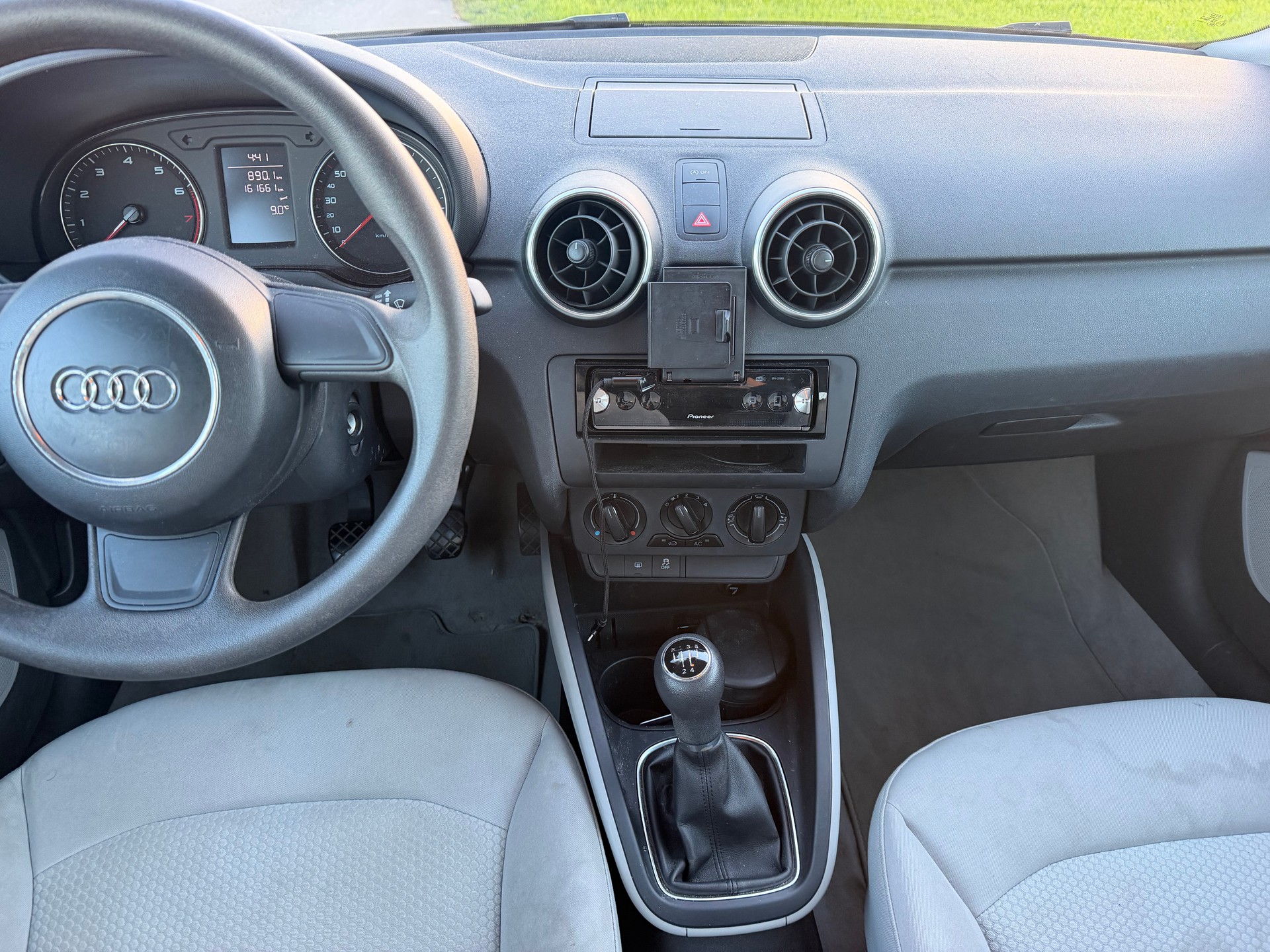 AUDI A1 1.2 TFSI Attraction-image-11