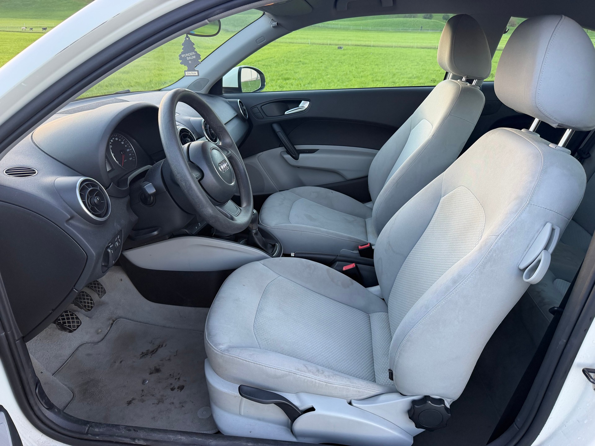 AUDI A1 1.2 TFSI Attraction-image-8