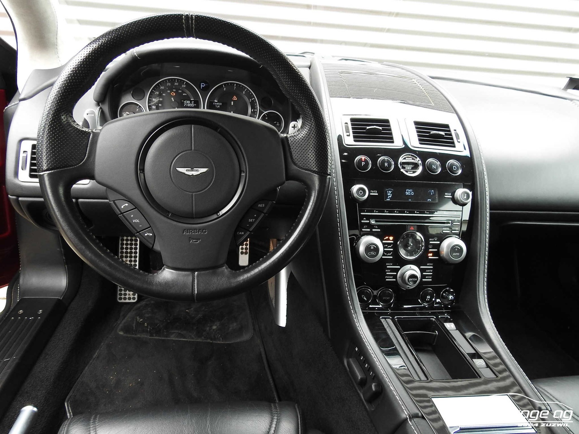 ASTON MARTIN DBS Volante Touchtronic 2-image-6