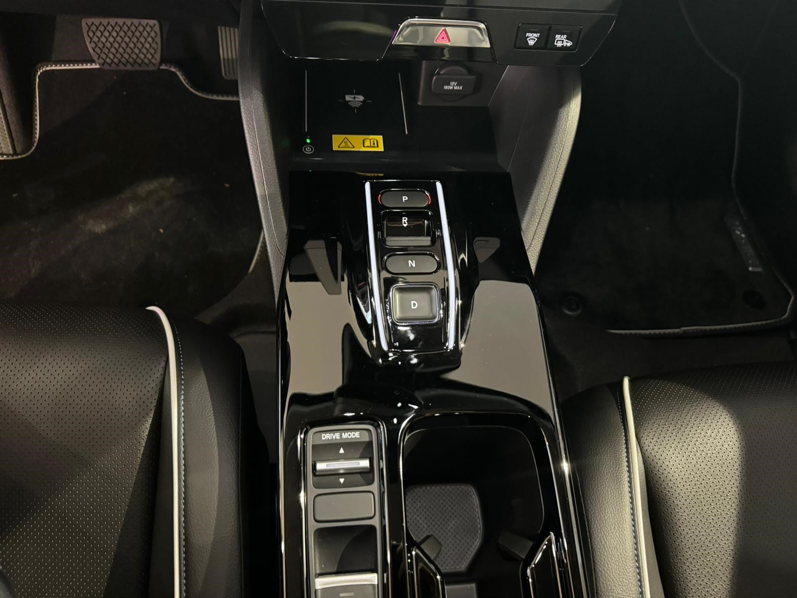 HONDA Ny1 Elegance-image-9