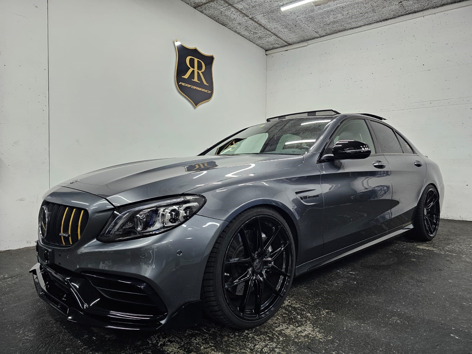 MERCEDES-BENZ C 63 AMG-image-1