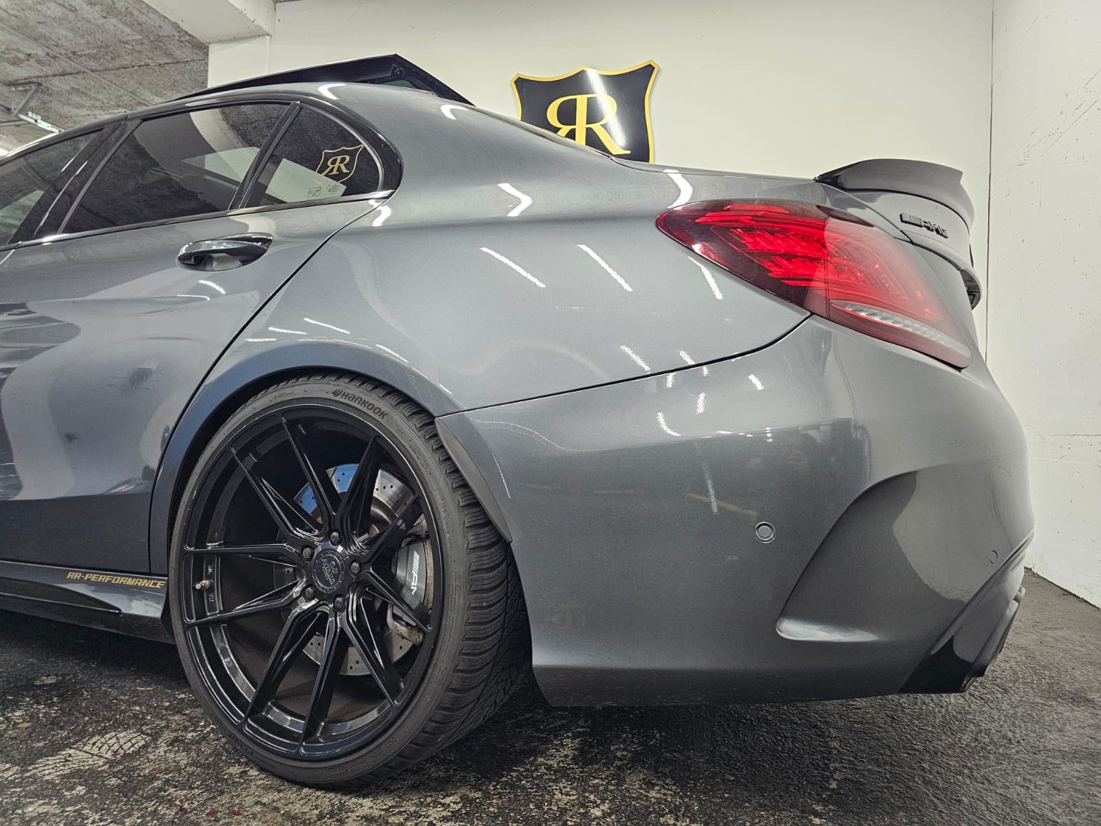 MERCEDES-BENZ C 63 AMG-image-4