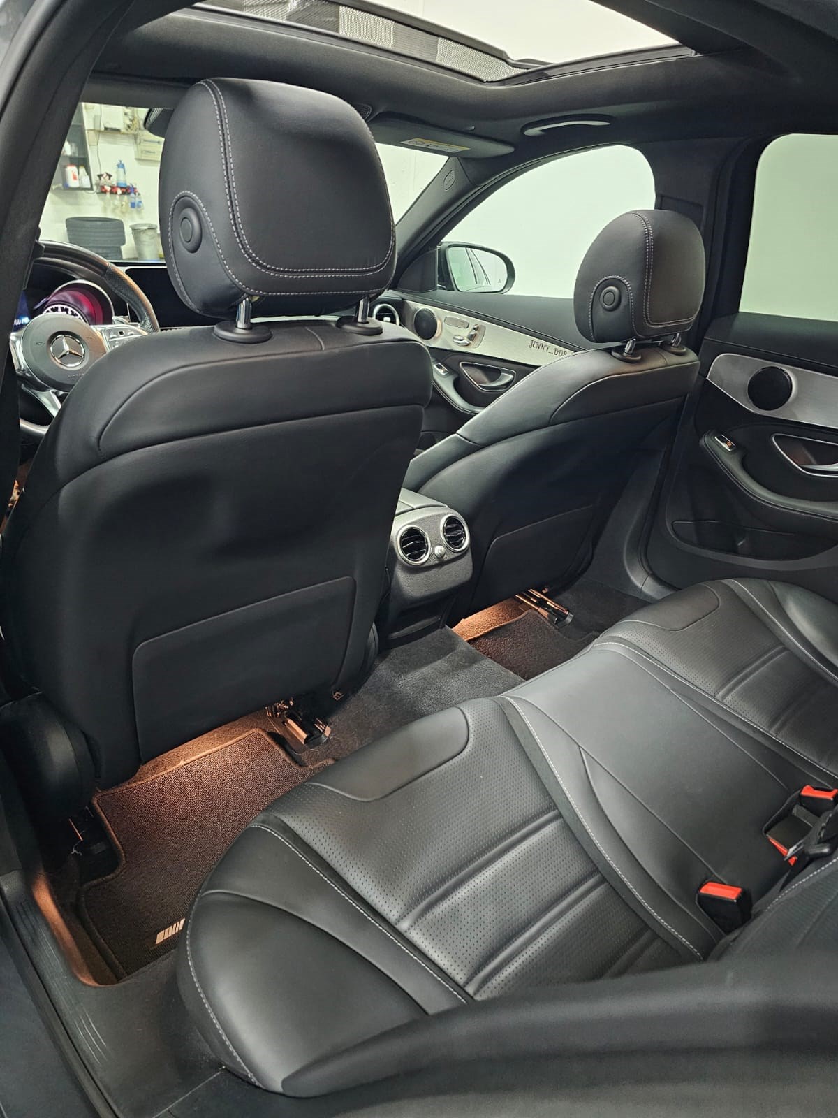 MERCEDES-BENZ C 63 AMG-image-8