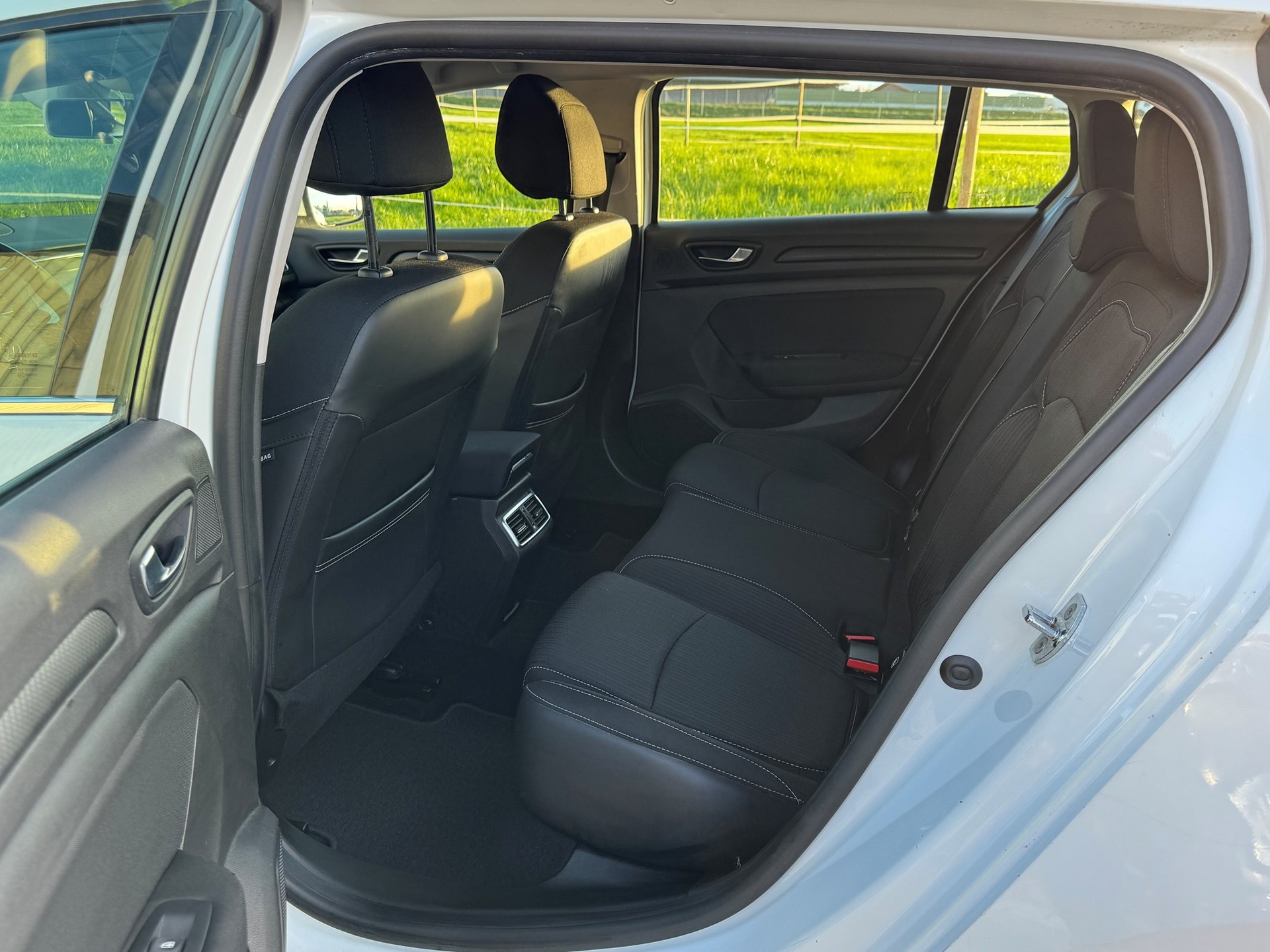 RENAULT Mégane Grandtour 1.5 dCi Business EDC-image-9