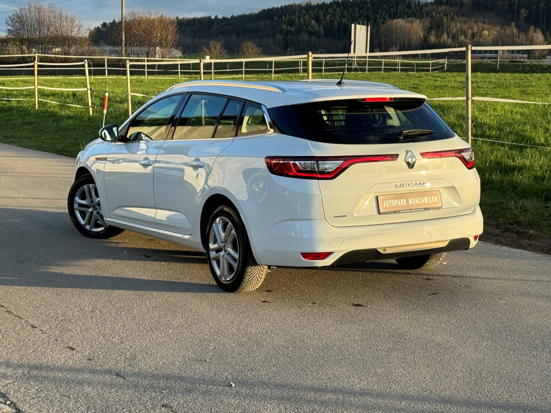 RENAULT Mégane Grandtour 1.5 dCi Business EDC-image-3