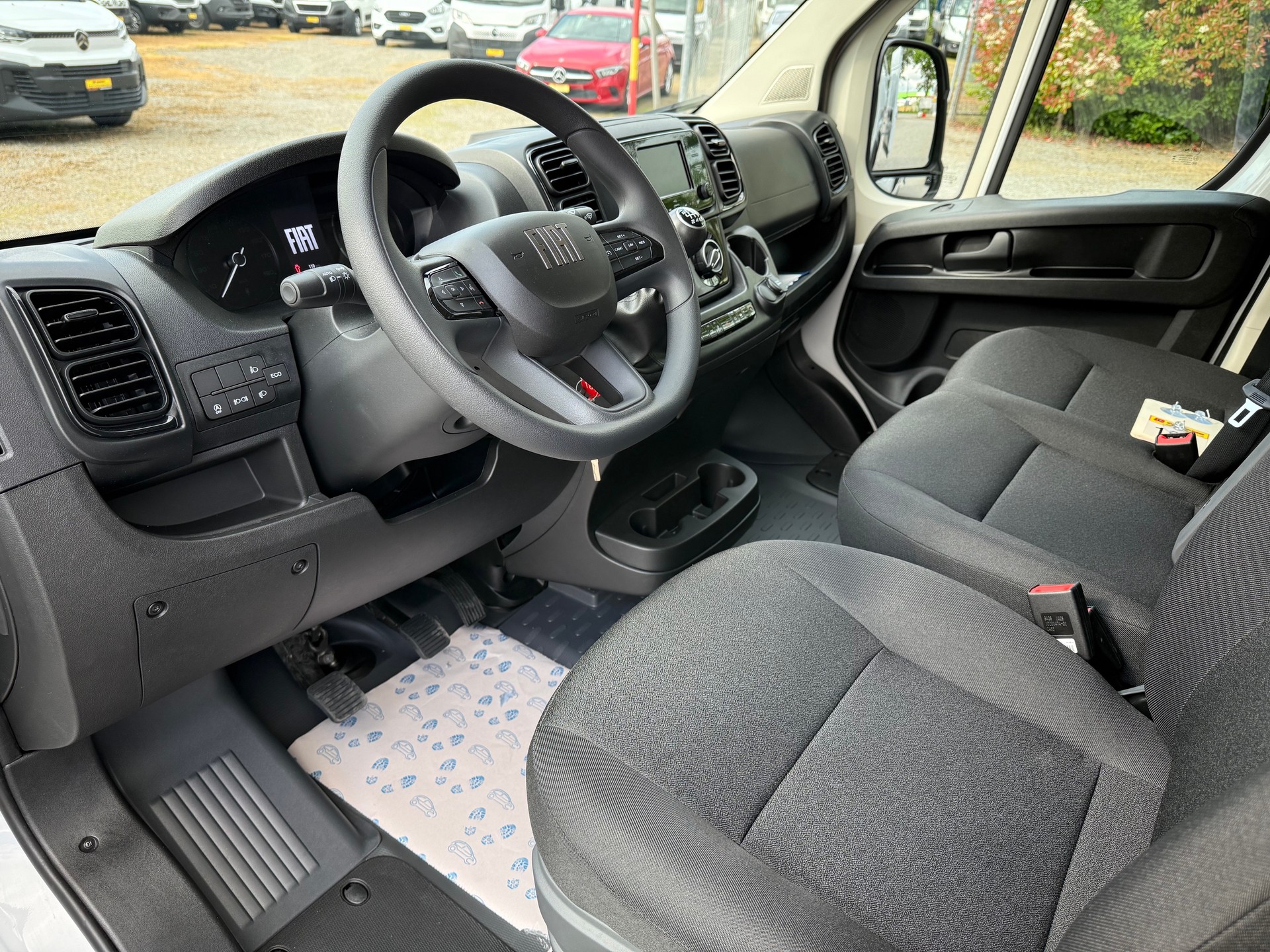 FIAT Ducato 35 L3H2 Kastenwagen mit Mammut Hebebühne-image-11