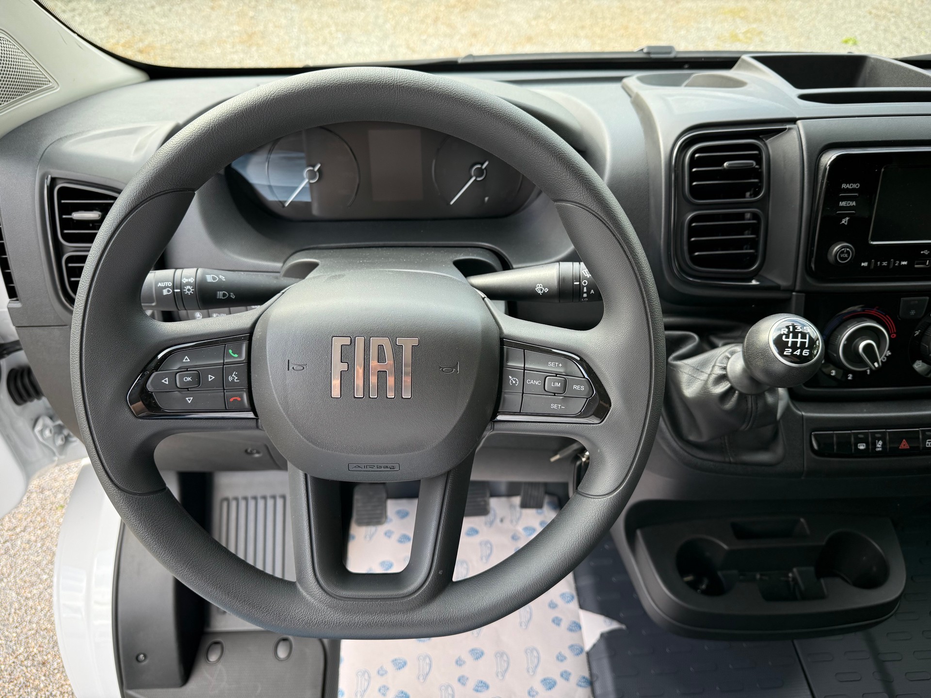 FIAT Ducato 35 L3H2 Kastenwagen mit Mammut Hebebühne-image-13