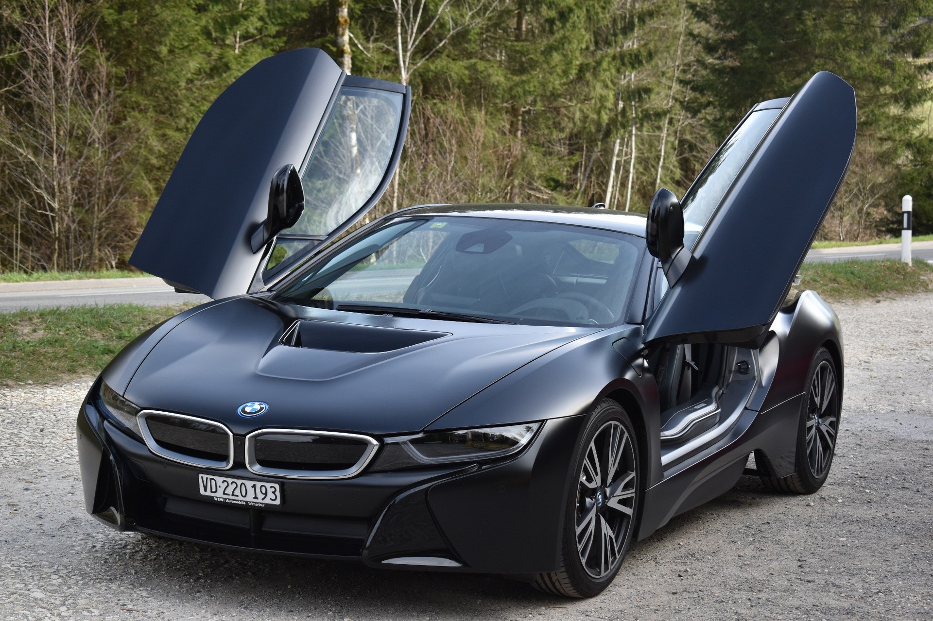 BMW i8 Coupé-image-0