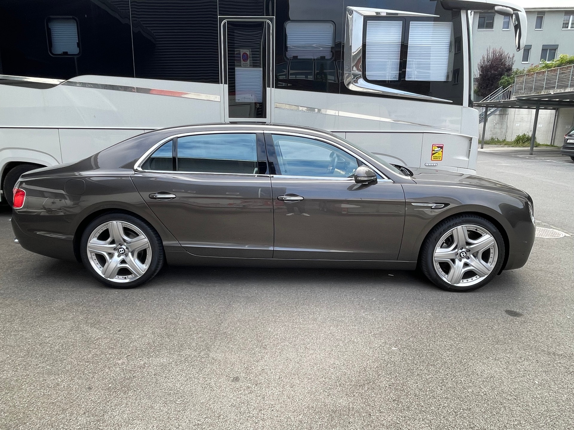 BENTLEY Flying Spur 6.0-image-5