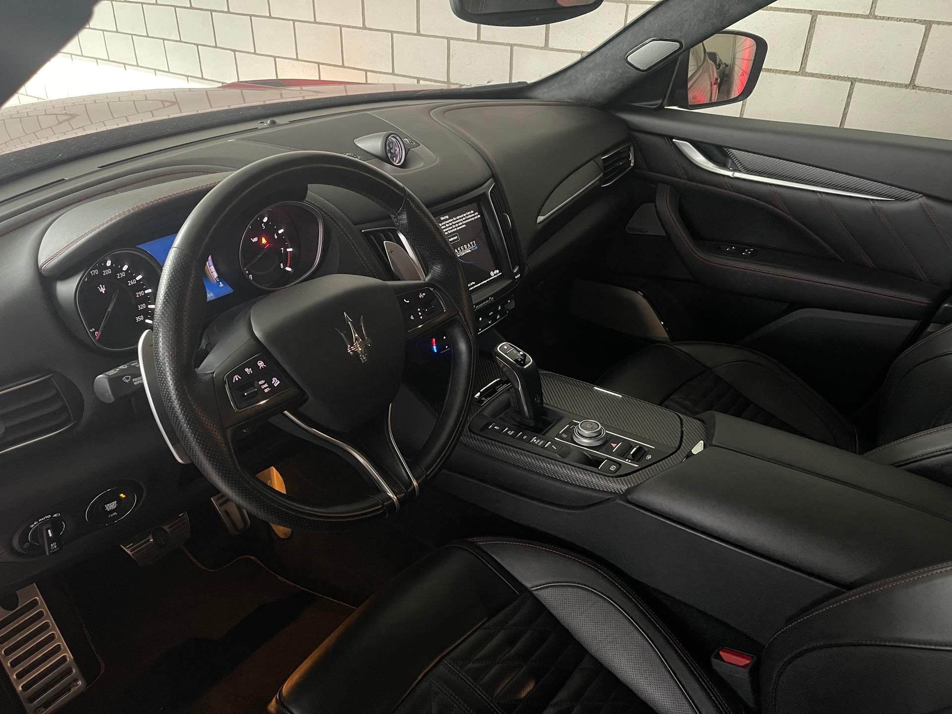 MASERATI Levante 3.8 V8 Trofeo Q4 Automatica Launch Edition "1 of 100"-image-3